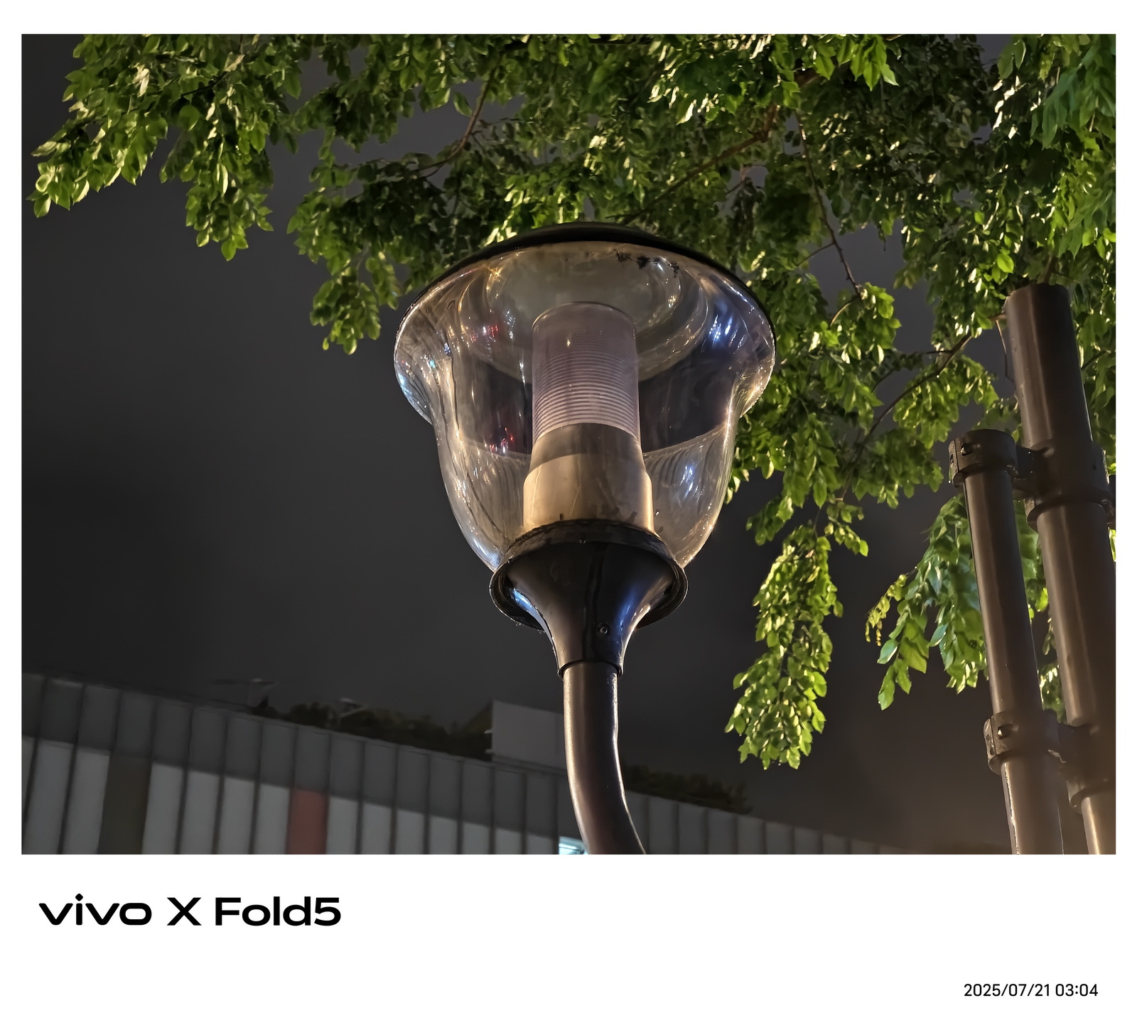 超薄超輕摺疊機新標竿！vivo X Fold5 完整評測：9.2mm 厚度 + 6000mAh 藍海大電池 + 蔡司三鏡頭 @3C 達人廖阿輝