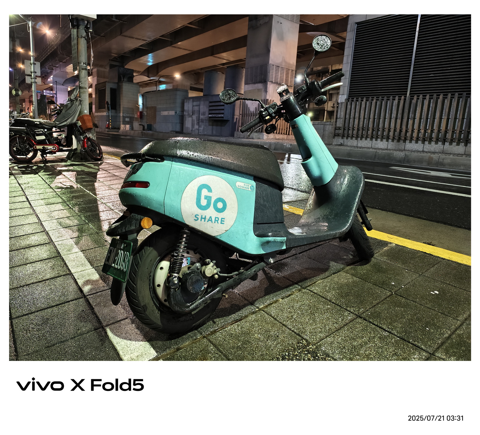 超薄超輕摺疊機新標竿！vivo X Fold5 完整評測：9.2mm 厚度 + 6000mAh 藍海大電池 + 蔡司三鏡頭 @3C 達人廖阿輝