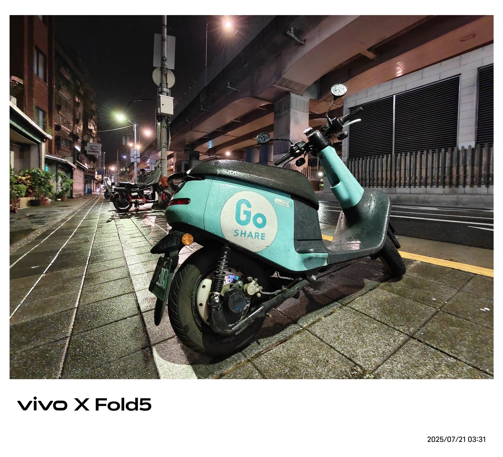 超薄超輕摺疊機新標竿！vivo X Fold5 完整評測：9.2mm 厚度 + 6000mAh 藍海大電池 + 蔡司三鏡頭 @3C 達人廖阿輝