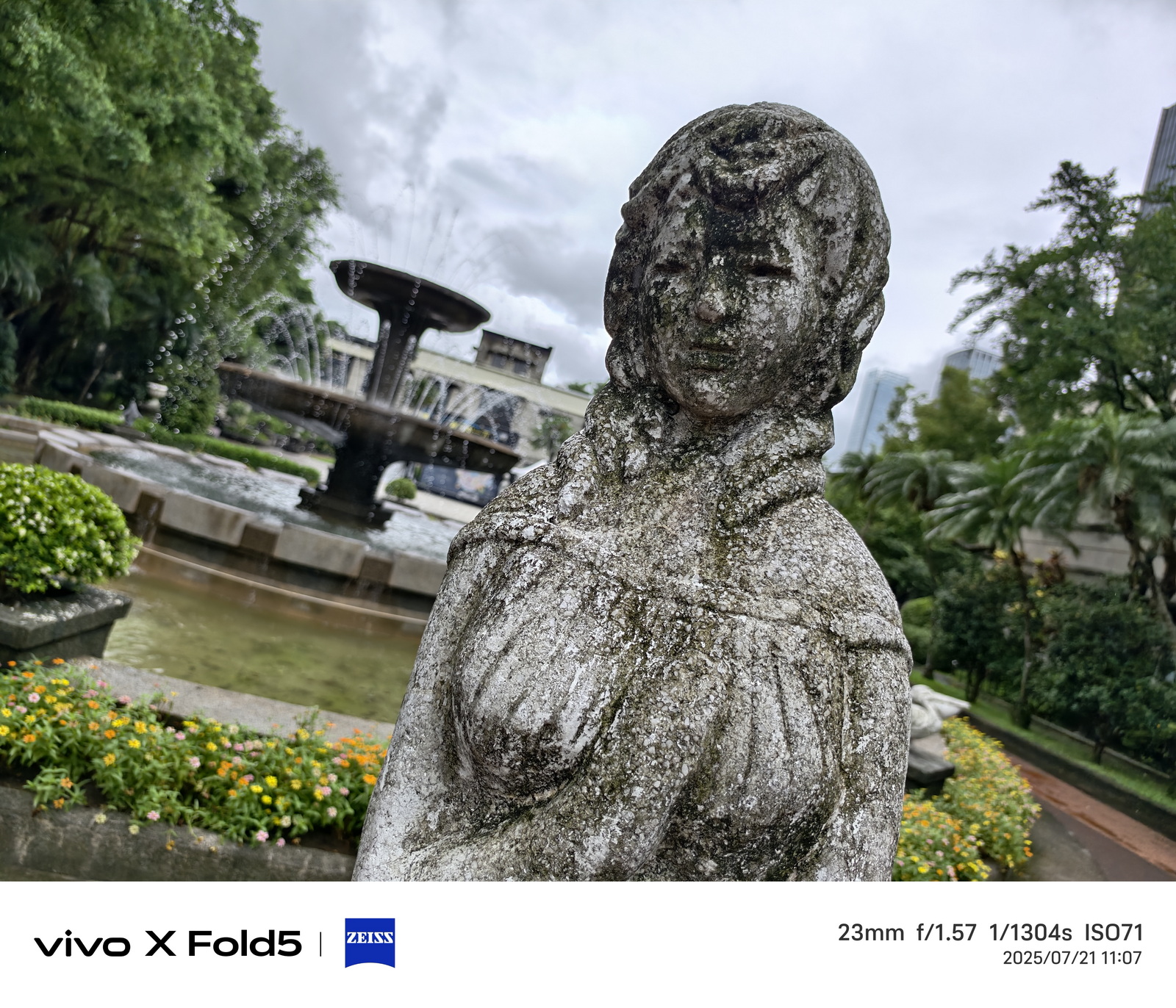 超薄超輕摺疊機新標竿！vivo X Fold5 完整評測：9.2mm 厚度 + 6000mAh 藍海大電池 + 蔡司三鏡頭 @3C 達人廖阿輝