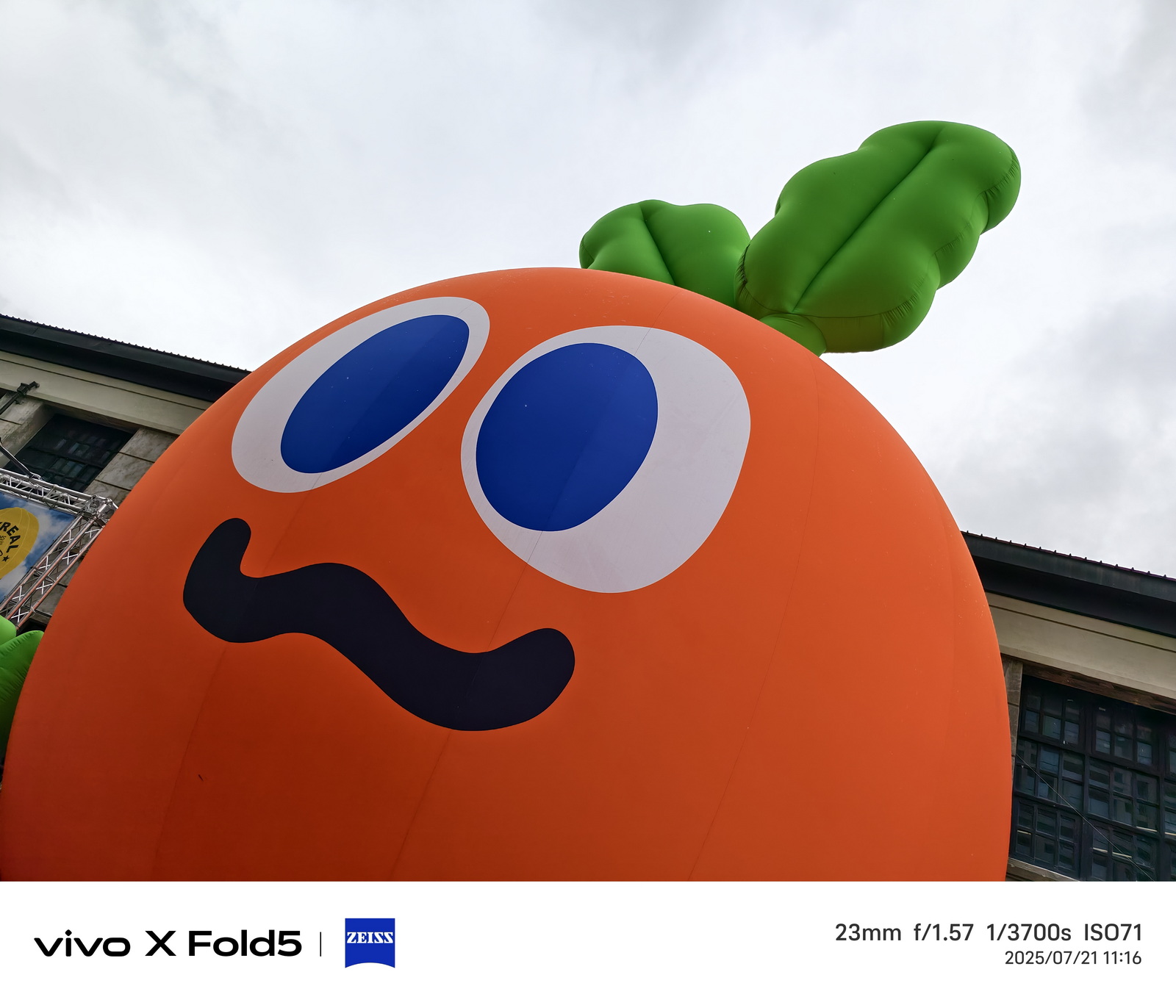 超薄超輕摺疊機新標竿！vivo X Fold5 完整評測：9.2mm 厚度 + 6000mAh 藍海大電池 + 蔡司三鏡頭 @3C 達人廖阿輝