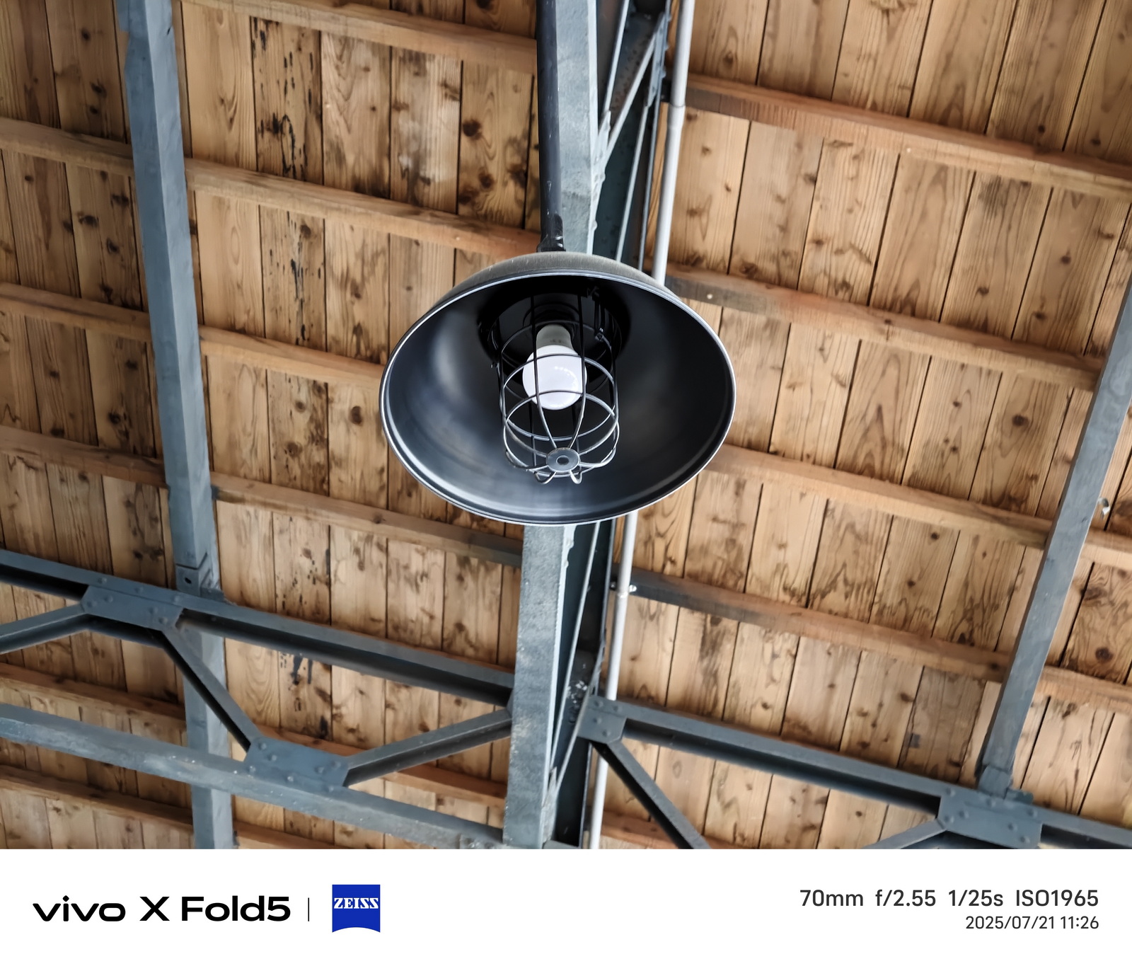 超薄超輕摺疊機新標竿！vivo X Fold5 完整評測：9.2mm 厚度 + 6000mAh 藍海大電池 + 蔡司三鏡頭 @3C 達人廖阿輝