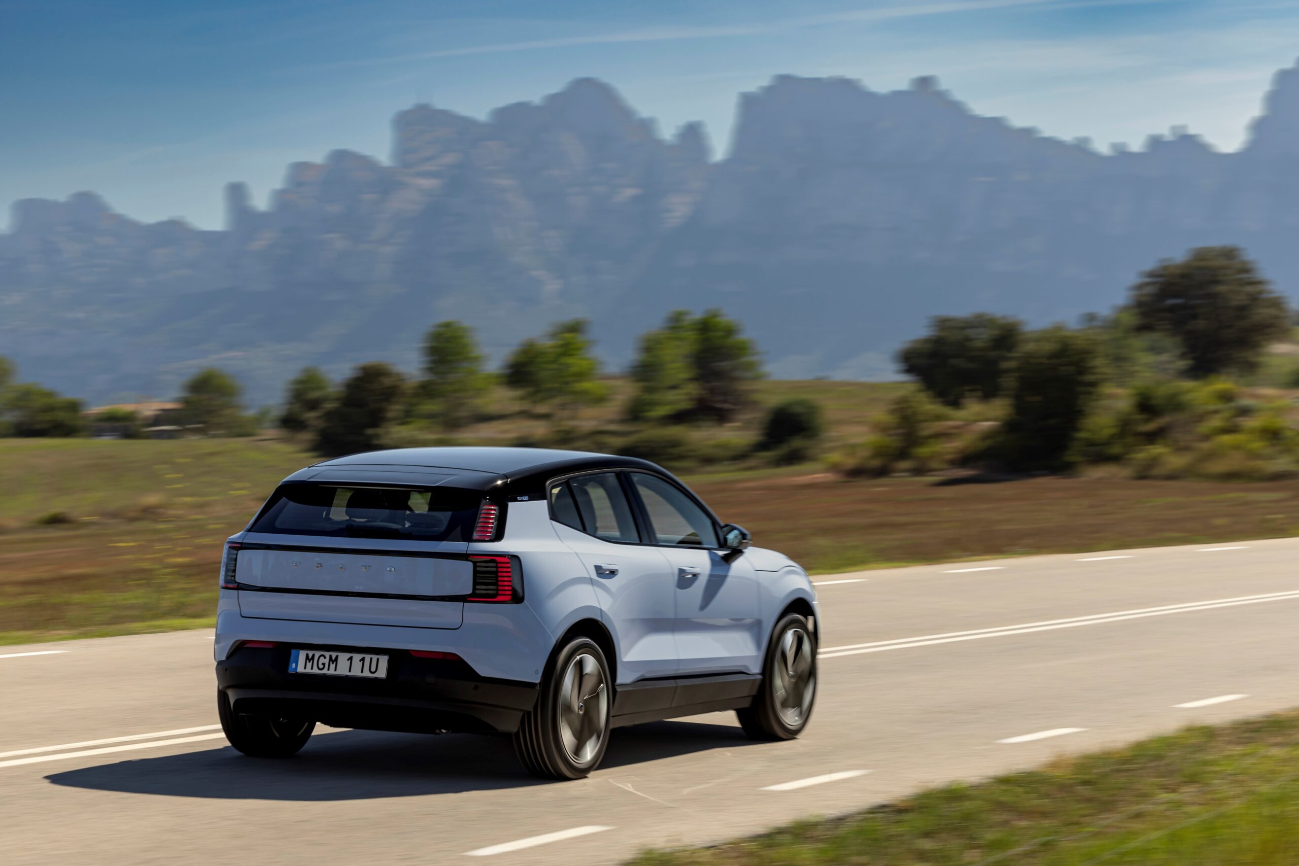 Volvo EX30 單馬達 Core 與 Plus 正式登場 272hp 強勁動力、超長續航 595 公里，139.9 萬元起豪華入門新選擇 @3C 達人廖阿輝