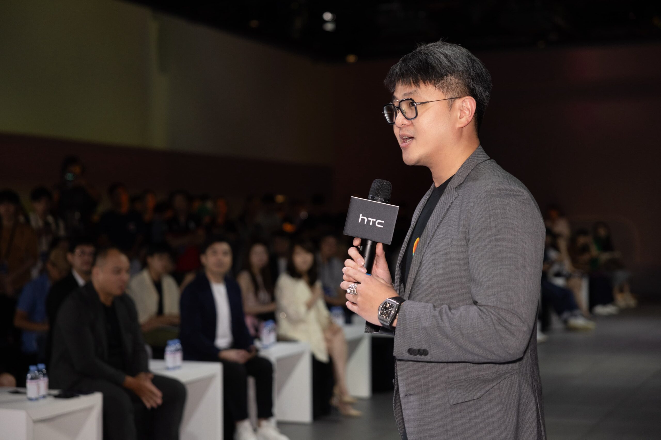 台灣大與 HTC 攜手 電信獨賣 VIVE Eagle AI 眼鏡　引領 AI 穿戴新世代 @3C 達人廖阿輝