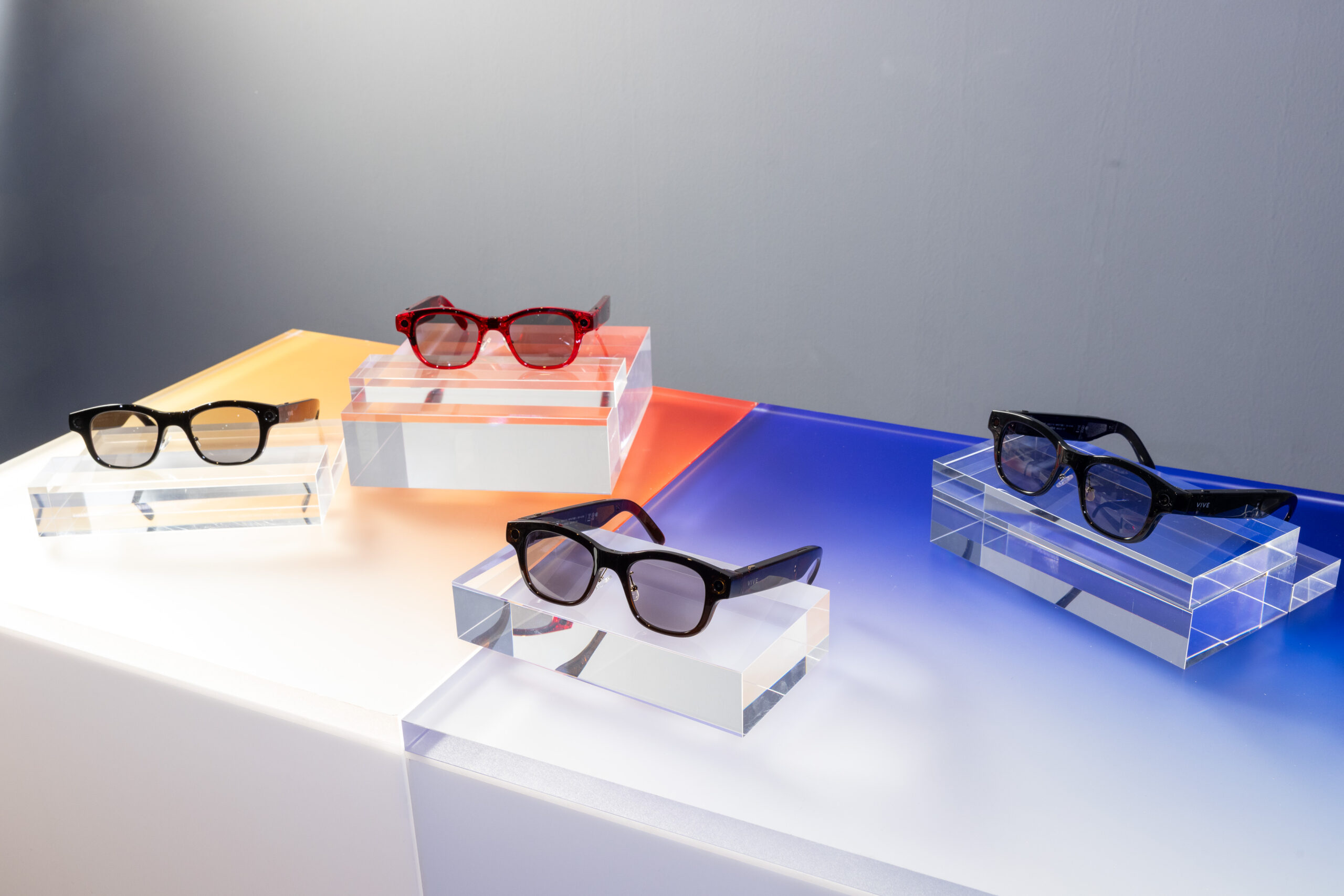 HTC 推出全球首款開放式 AI 架構眼鏡 VIVE Eagle 以時尚設計與 AI 技術引領新世代穿戴生態圈 自由串接 Google Gemini 、 OpenAI GPT 等主流大型語言模型 @3C 達人廖阿輝