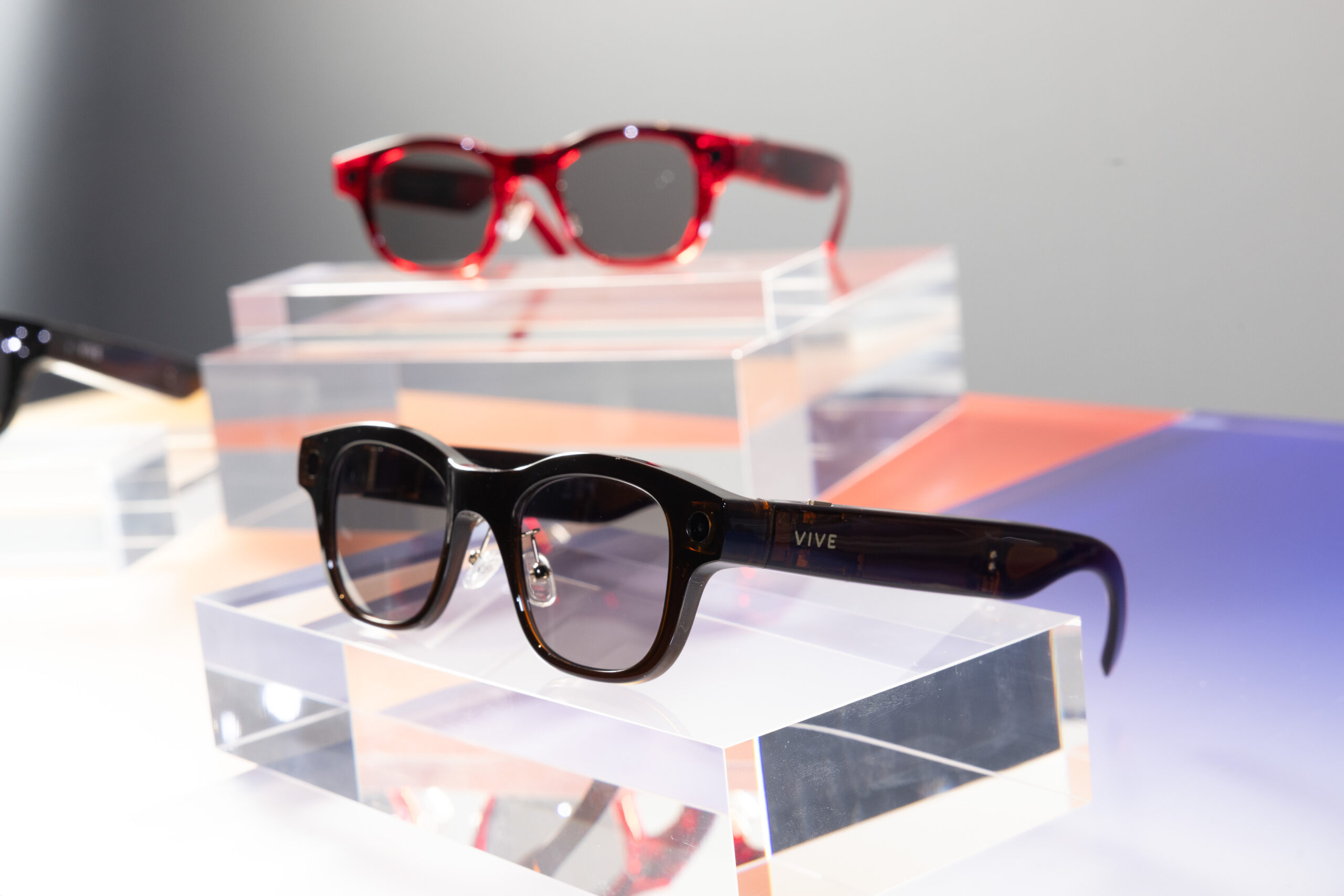 HTC 推出全球首款開放式 AI 架構眼鏡 VIVE Eagle 以時尚設計與 AI 技術引領新世代穿戴生態圈 自由串接 Google Gemini 、 OpenAI GPT 等主流大型語言模型 @3C 達人廖阿輝 HTC 推出全球首款開放式 AI 架構眼鏡 VIVE Eagle 以時尚設計與 AI 技術引領新世代穿戴生態圈 自由串接 Google Gemini 、 OpenAI GPT 等主流大型語言模型 @3C 達人廖阿輝