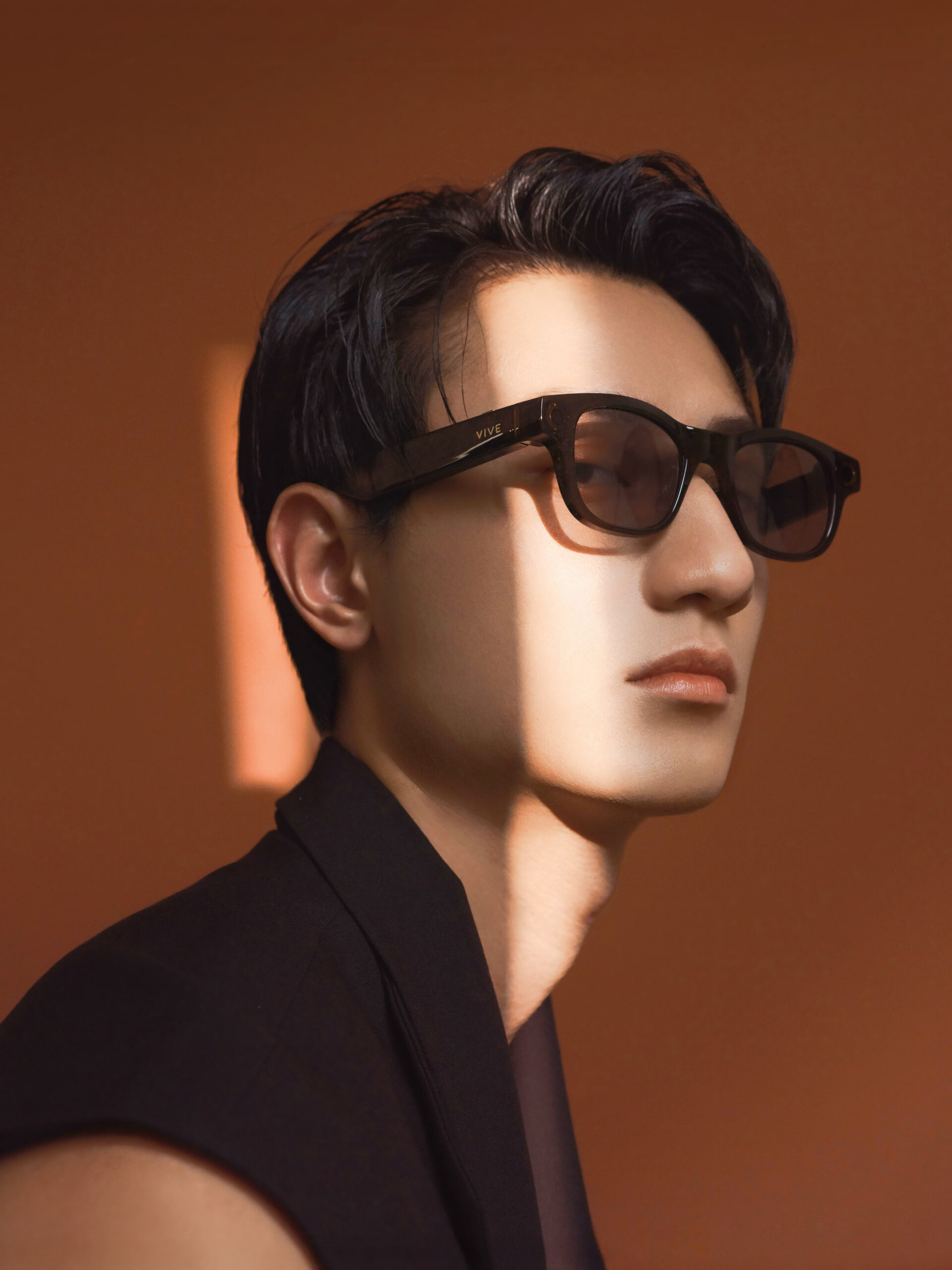 HTC 全球首發 AI 智慧眼鏡 VIVE Eagle 台灣製造打造科技時尚新典範 結合多元 AI 功能與精品設計　攜手台灣大哥大、 2020EYEhaus 擴展智慧穿戴市場 @3C 達人廖阿輝