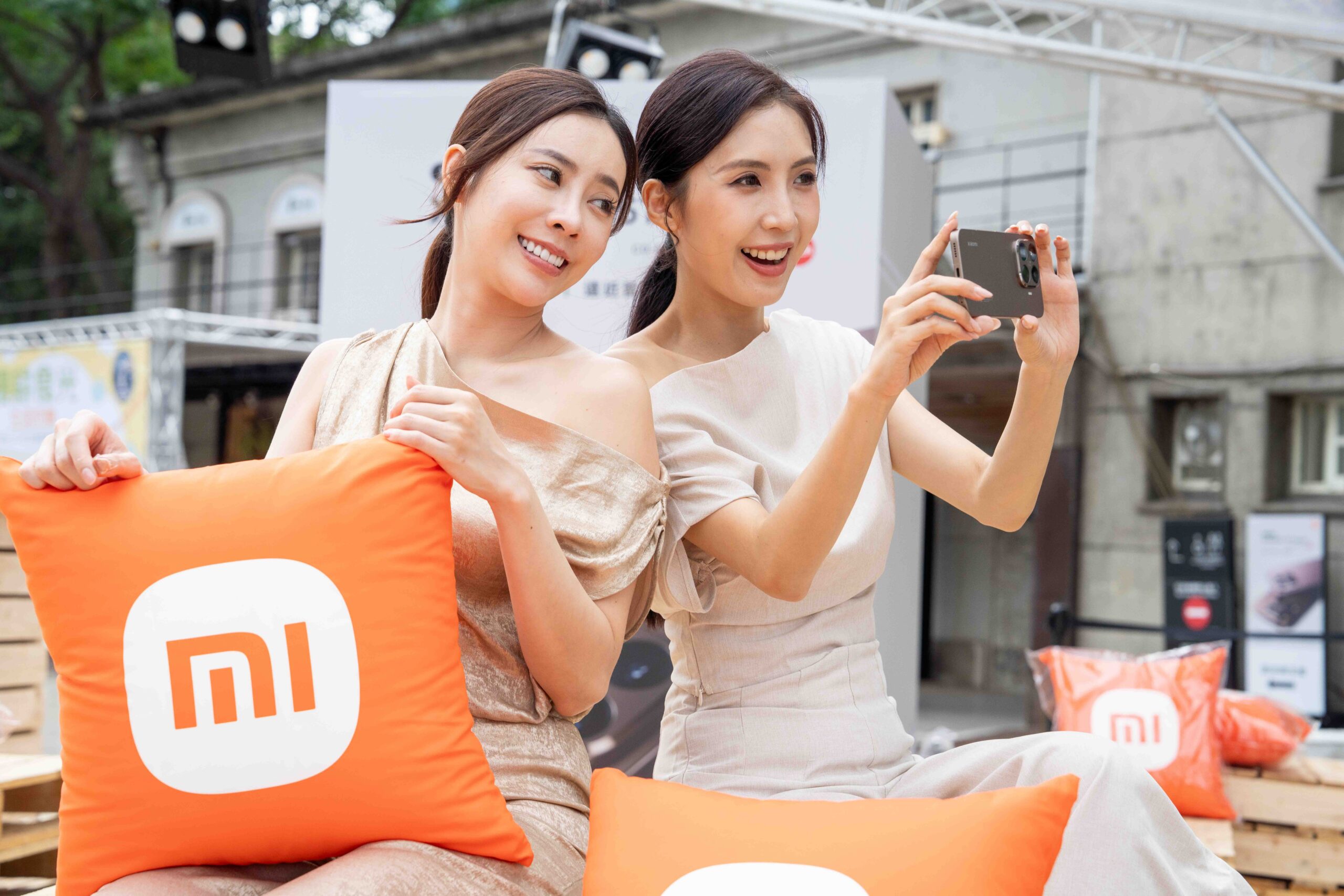 連假華山最嗨盛會 小米 15T Series「聚光時刻」引爆全場  小男孩樂團米非生日開唱真情告白　百位民眾沉浸科技與音樂魅力 @3C 達人廖阿輝