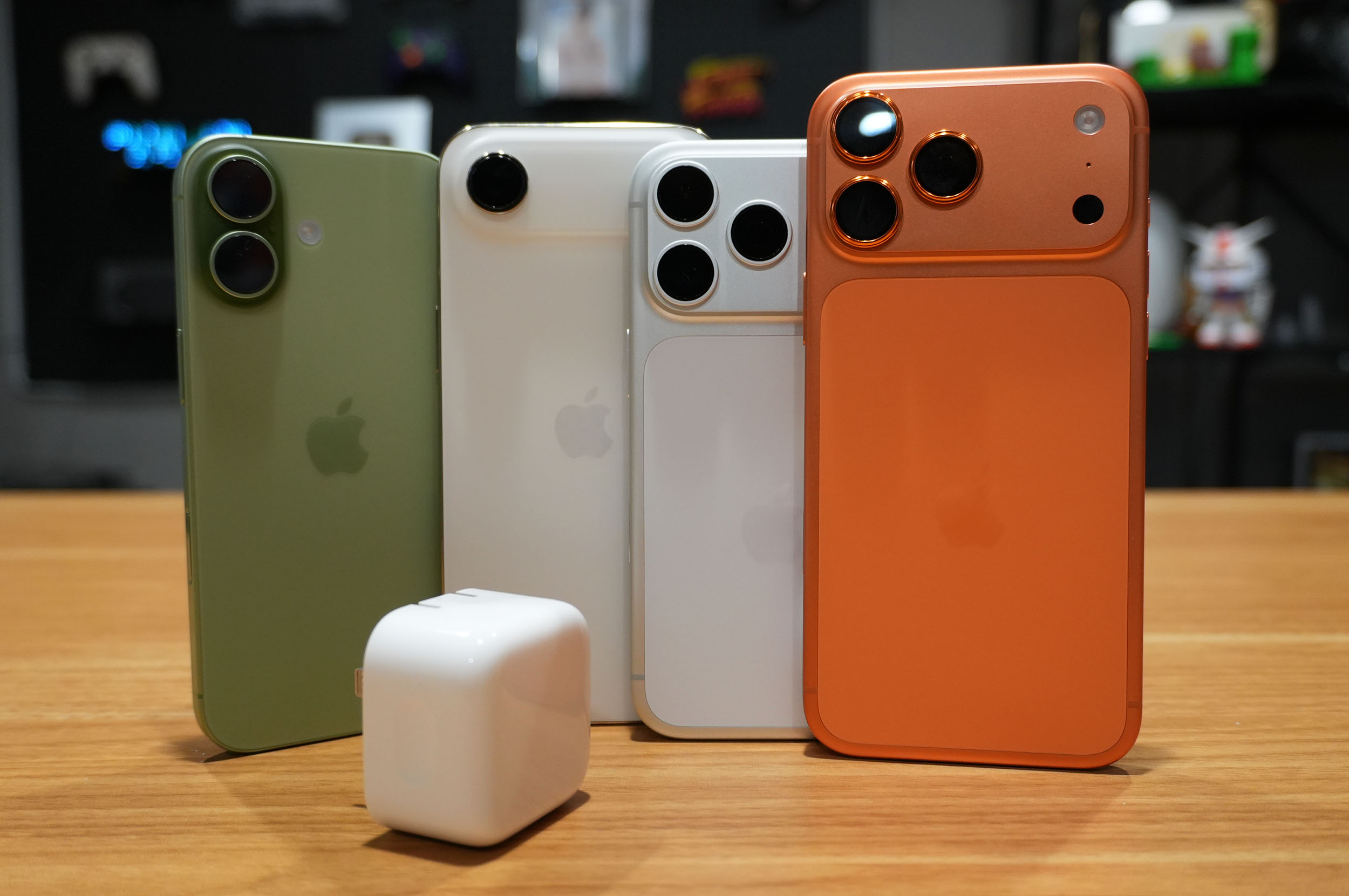 大進步！實測半小時 70% 快充！iPhone 17 / Air / Pro / Pro Max 超完整充電實測！有線 + 無線 (蘋果新 40W 充電器實測) @3C 達人廖阿輝