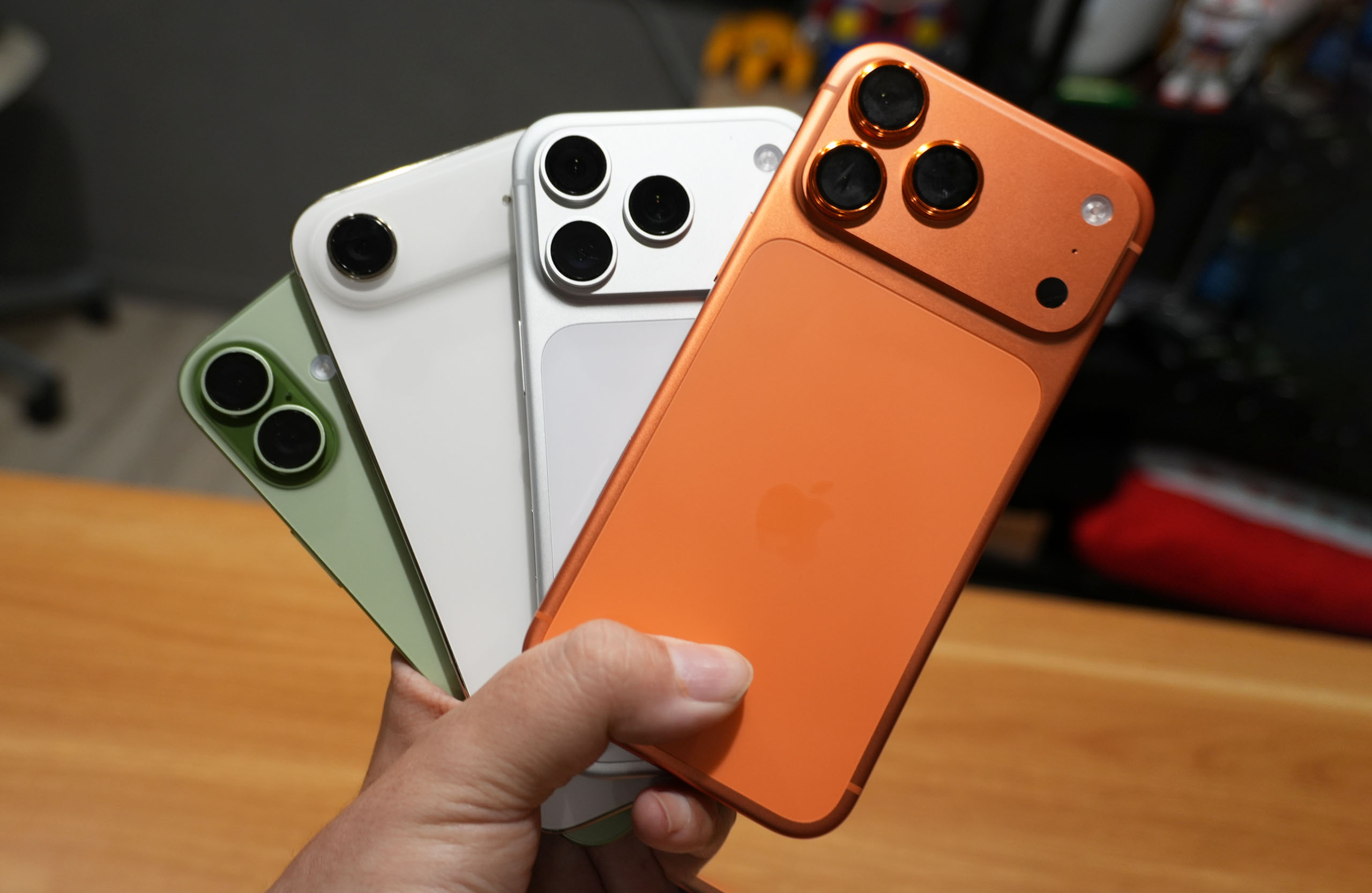 大進步！實測半小時 70% 快充！iPhone 17 / Air / Pro / Pro Max 超完整充電實測！有線 + 無線 (蘋果新 40W 充電器實測) @3C 達人廖阿輝