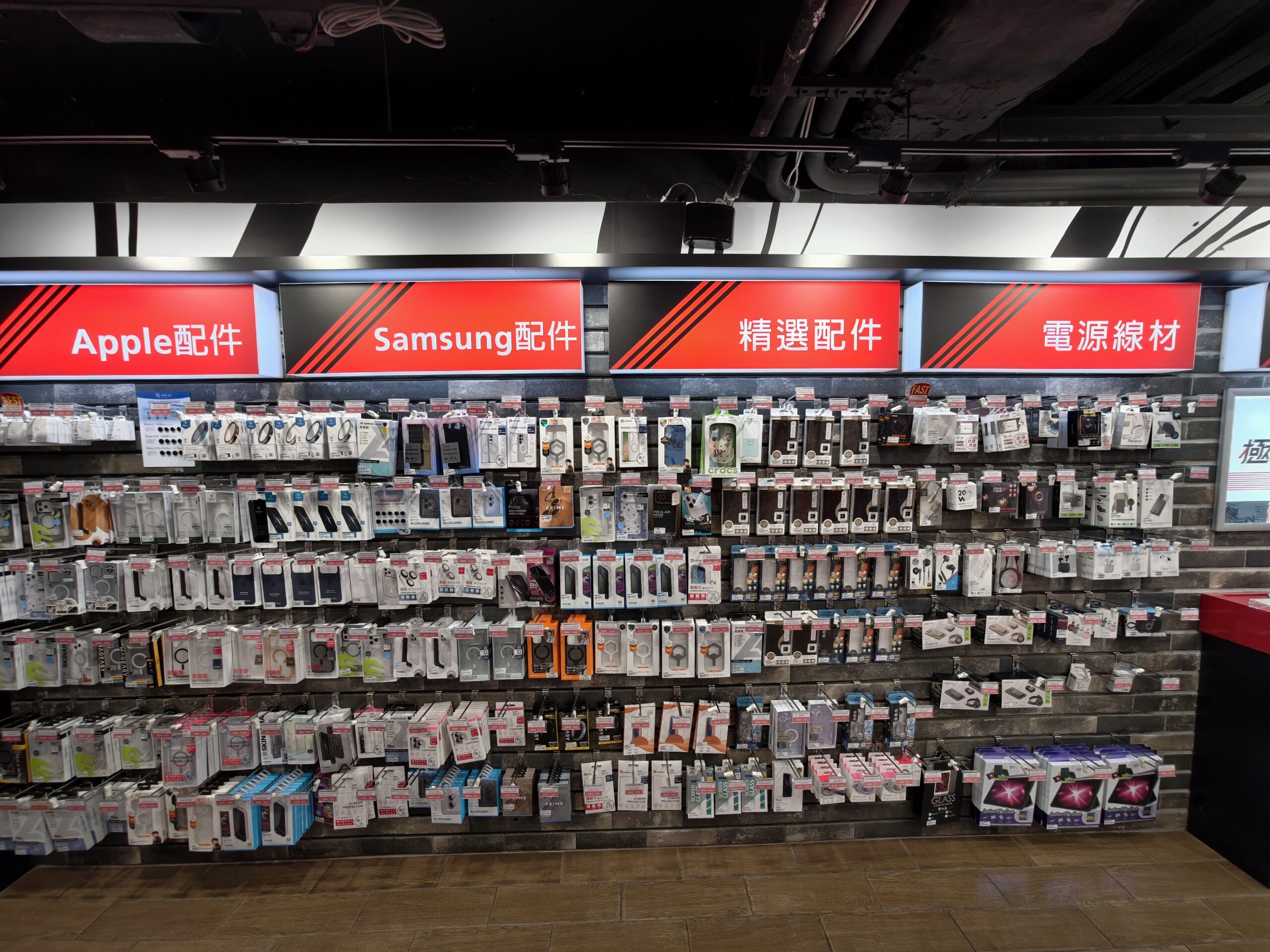 iPhone 17 Pro Max 宇宙橘新色入手！遠傳電信 x imos 頂級防護，開箱體驗全記錄！ @3C 達人廖阿輝