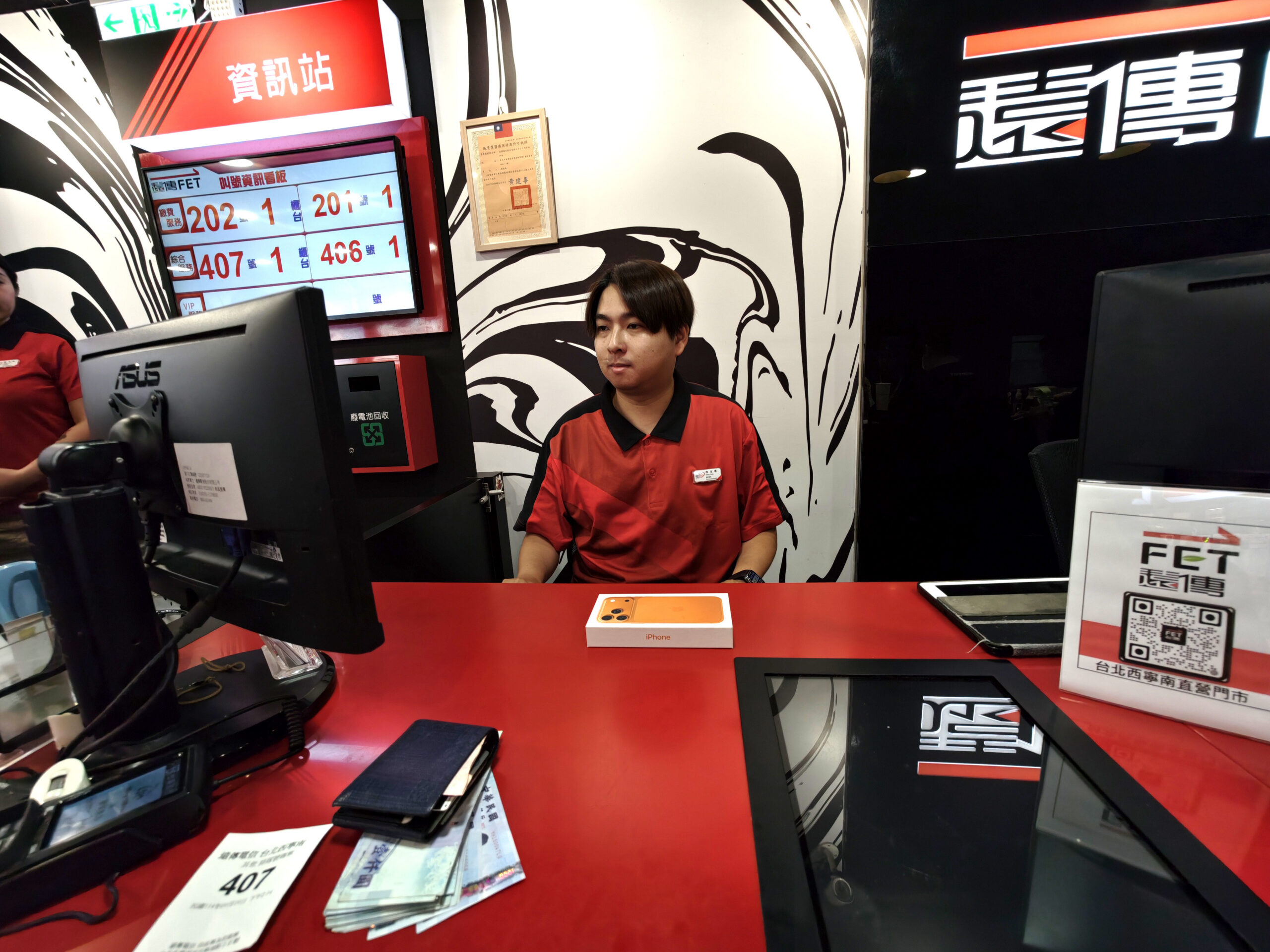 iPhone 17 Pro Max 宇宙橘新色入手！遠傳電信 x imos 頂級防護，開箱體驗全記錄！ @3C 達人廖阿輝