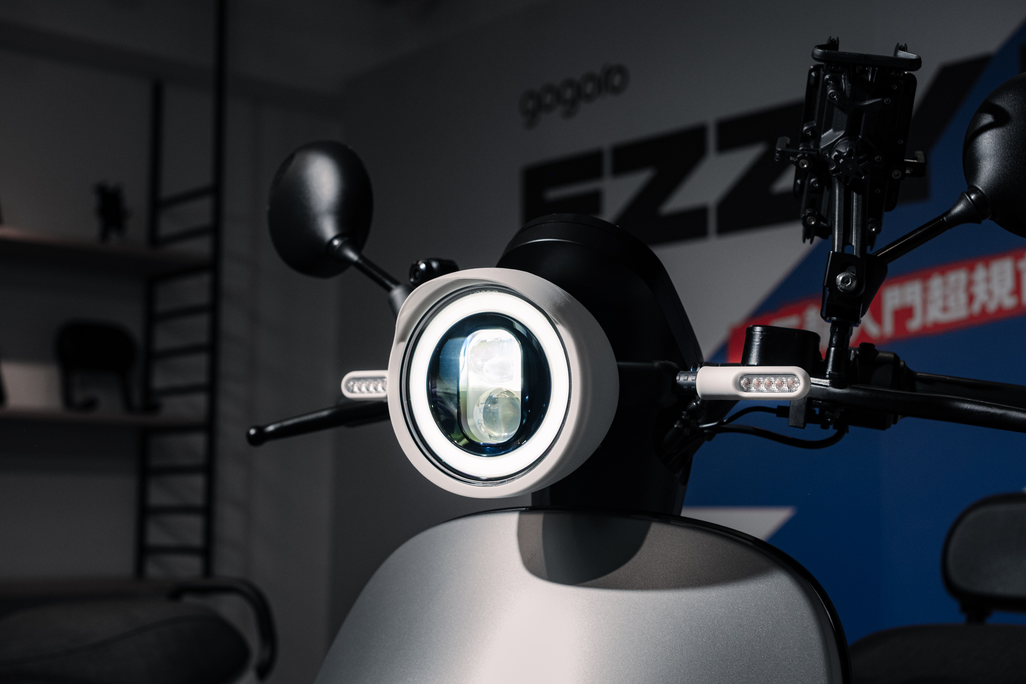 Gogoro 全新入門白牌車款 EZZY 500 正式登場 搭載 5.5 kW 動力、雙電池續航與汽車級安全配備 補助後最低不到 4 萬，再享限時早鳥折扣 @3C 達人廖阿輝