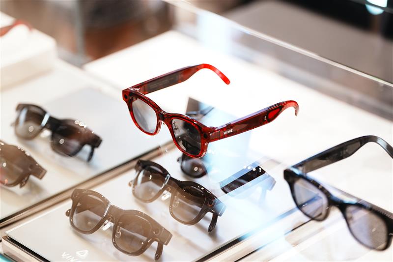 HTC VIVE Eagle 消費者熱烈迴響 亞洲專屬設計、雙尺寸四色展現時尚與舒適體驗 @3C 達人廖阿輝 HTC VIVE Eagle 消費者熱烈迴響 亞洲專屬設計、雙尺寸四色展現時尚與舒適體驗 @3C 達人廖阿輝