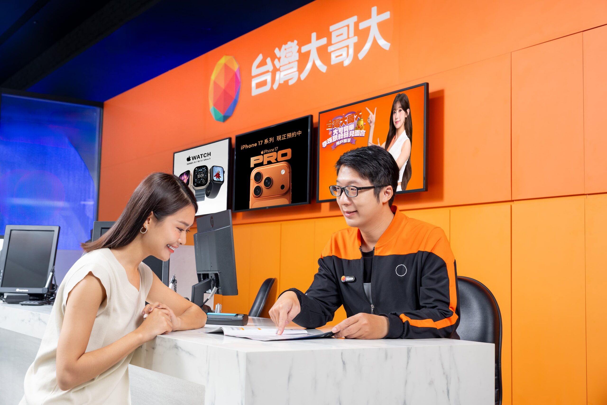 「AI 女神」李珠珢力挺台灣大 iPhone 17 首賣會 前 20 名果粉人人有獎 抽市值逾 5 萬元 Apple 大禮包 再送總價近 300 萬元「F1 日本大獎賽尊榮朝聖之旅」@3C 達人廖阿輝