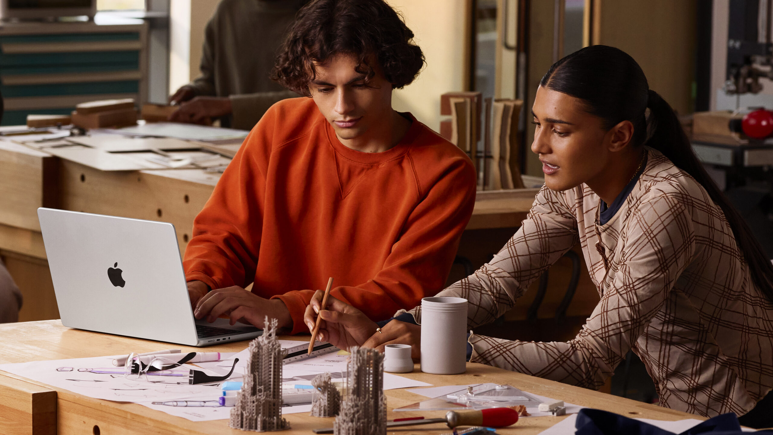 Apple 發表全新 14 吋 MacBook Pro:M5 晶片引領 AI 性能新時代 @3C 達人廖阿輝 Apple 發表全新 14 吋 MacBook Pro:M5 晶片引領 AI 性能新時代 @3C 達人廖阿輝