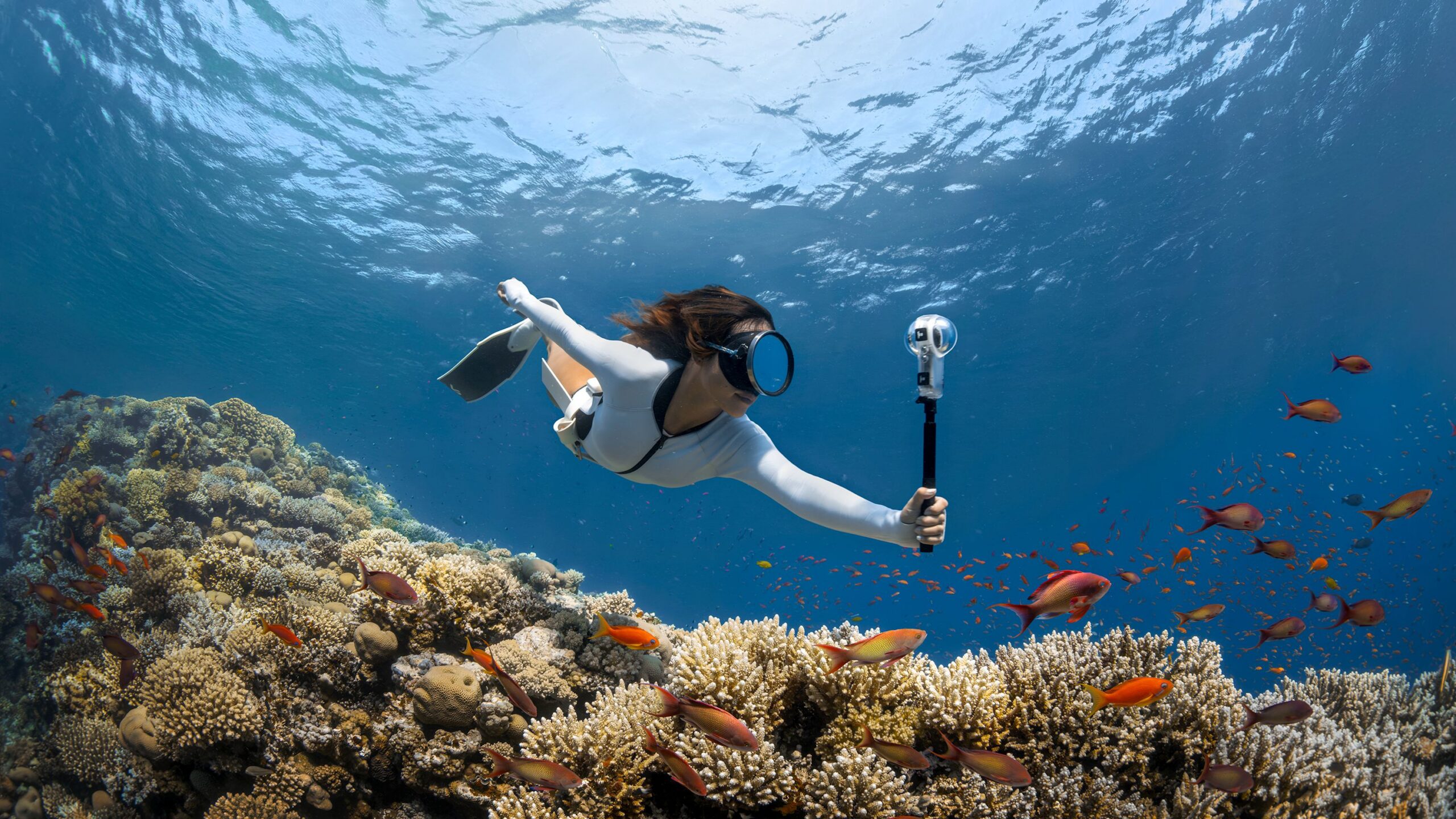 Insta360 X4 Air 超輕登場　165 克全景相機開啟創作自由新紀元 @3C 達人廖阿輝