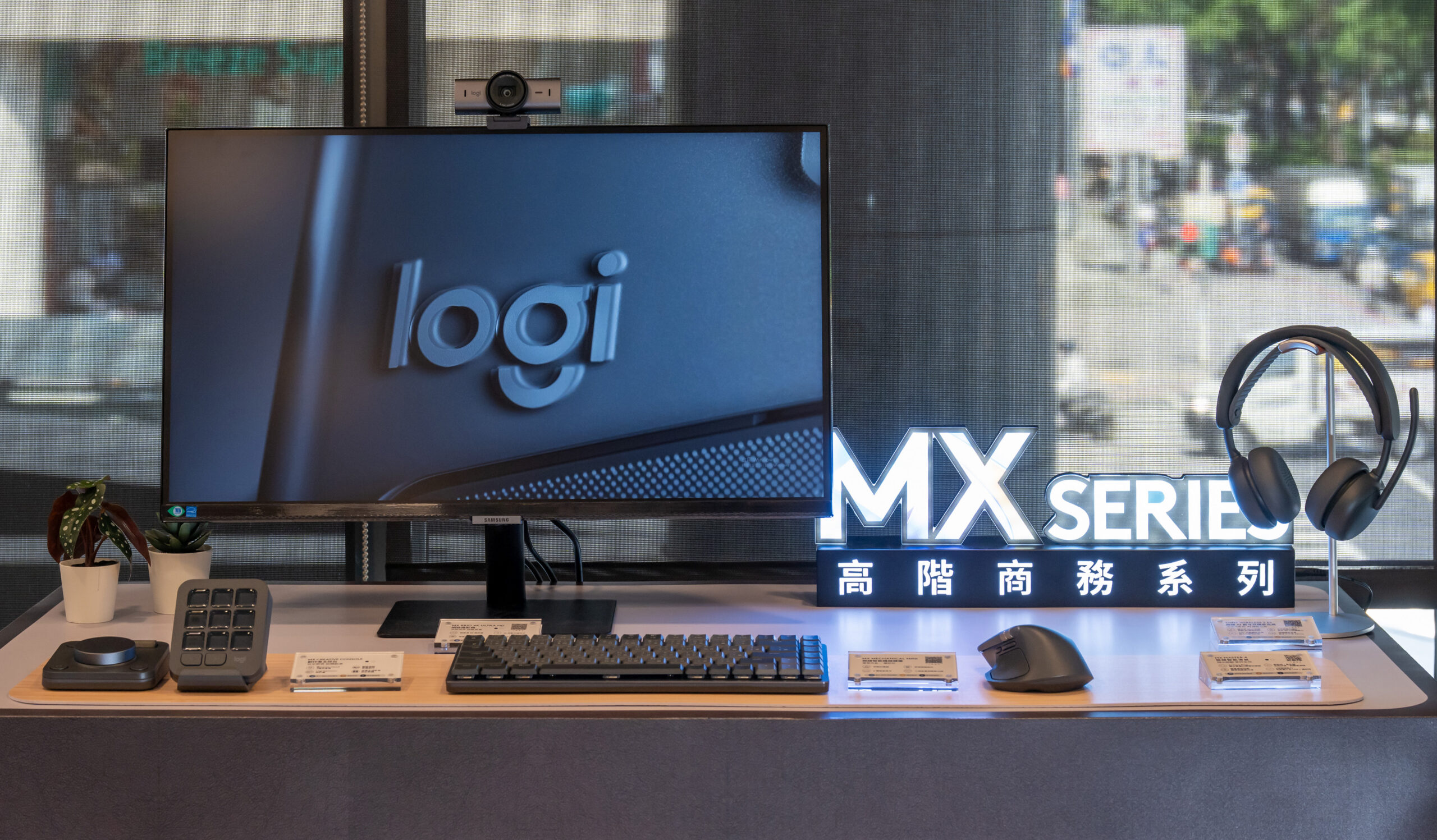經典再進化！Logitech MX Master 4 無線滑鼠全球同步登場  首搭觸覺回饋 × Actions Ring 快捷環 AI 效率操控新境界 @3C 達人廖阿輝