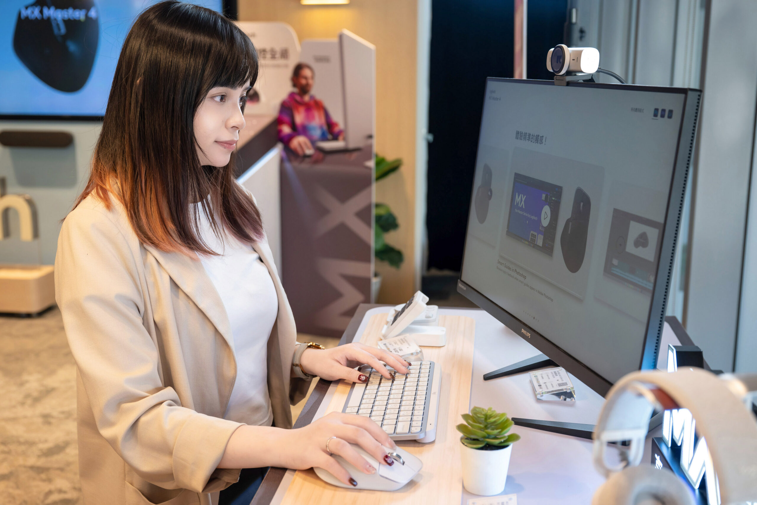 經典再進化！Logitech MX Master 4 無線滑鼠全球同步登場  首搭觸覺回饋 × Actions Ring 快捷環 AI 效率操控新境界 @3C 達人廖阿輝