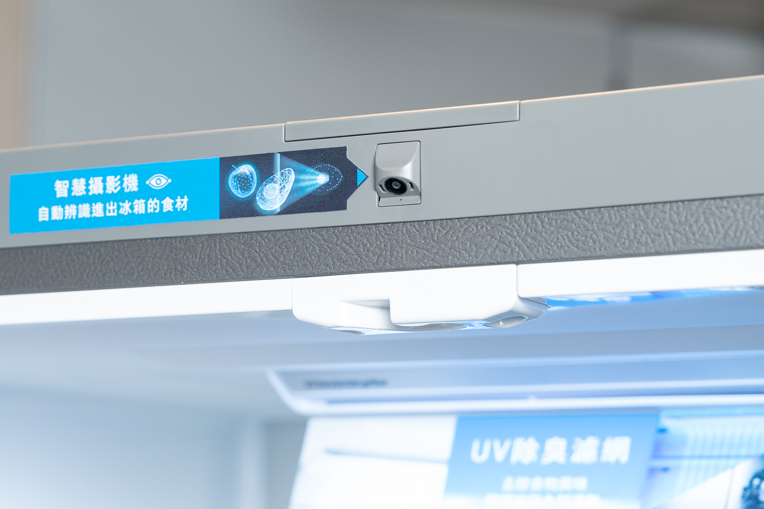 會說話的 AI 冰箱！三星 Bespoke AI Hybrid 四門旗艦冰箱正式登台 業界首創 9 吋 AI Home 觸控螢幕搭配 Bixby 語音助理 打造智慧家庭新境界 AI 智慧食材偵測、 AI Hybrid 複合式冷卻系統 全面升級保鮮與節能體驗 @3C 達人廖阿輝