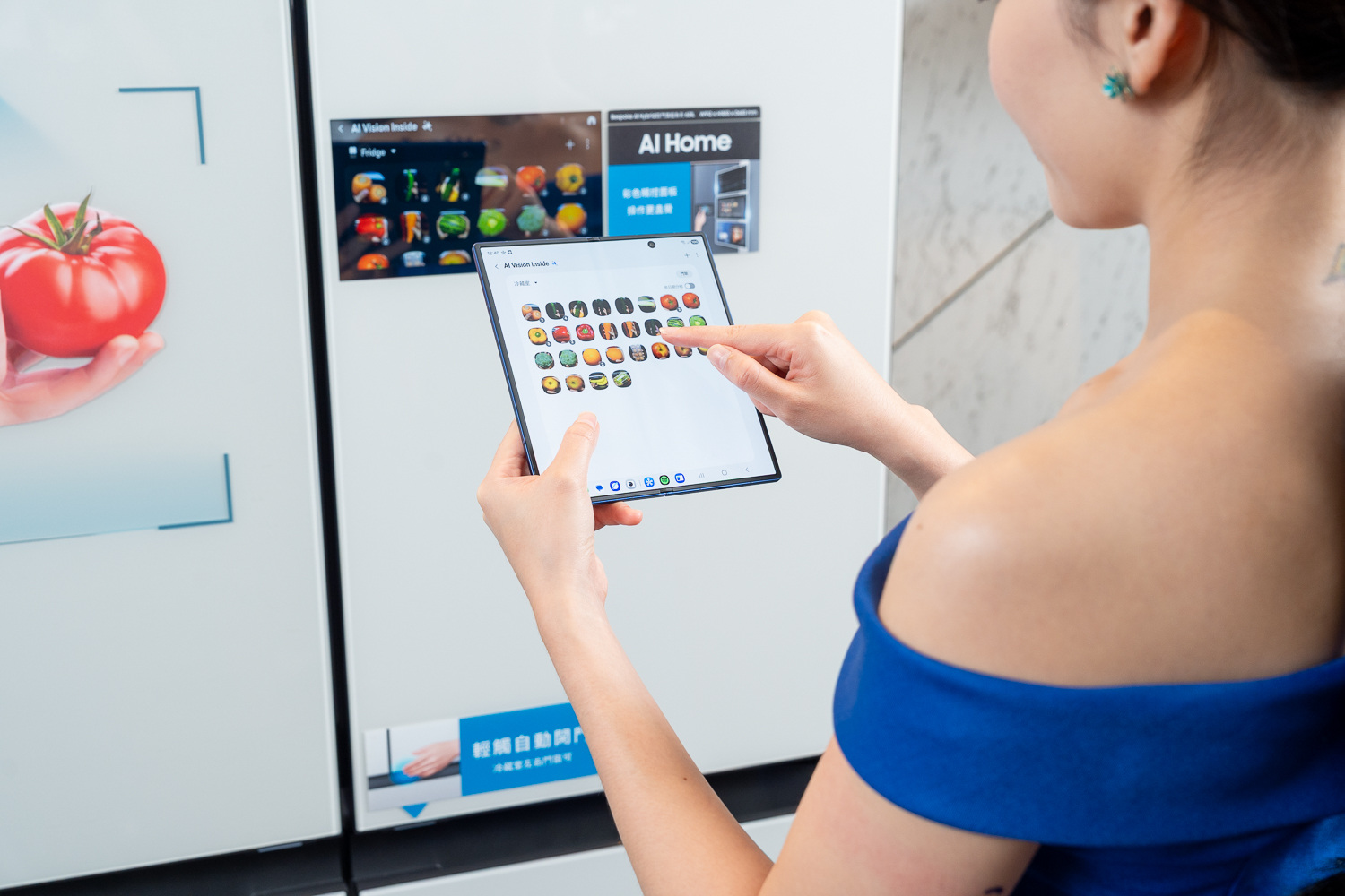 會說話的 AI 冰箱！三星 Bespoke AI Hybrid 四門旗艦冰箱正式登台 業界首創 9 吋 AI Home 觸控螢幕搭配 Bixby 語音助理 打造智慧家庭新境界 AI 智慧食材偵測、 AI Hybrid 複合式冷卻系統 全面升級保鮮與節能體驗 @3C 達人廖阿輝