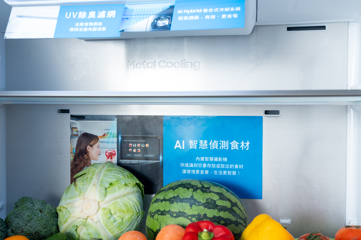 會說話的 AI 冰箱！三星 Bespoke AI Hybrid 四門旗艦冰箱正式登台 業界首創 9 吋 AI Home 觸控螢幕搭配 Bixby 語音助理 打造智慧家庭新境界 AI 智慧食材偵測、 AI Hybrid 複合式冷卻系統 全面升級保鮮與節能體驗 @3C 達人廖阿輝