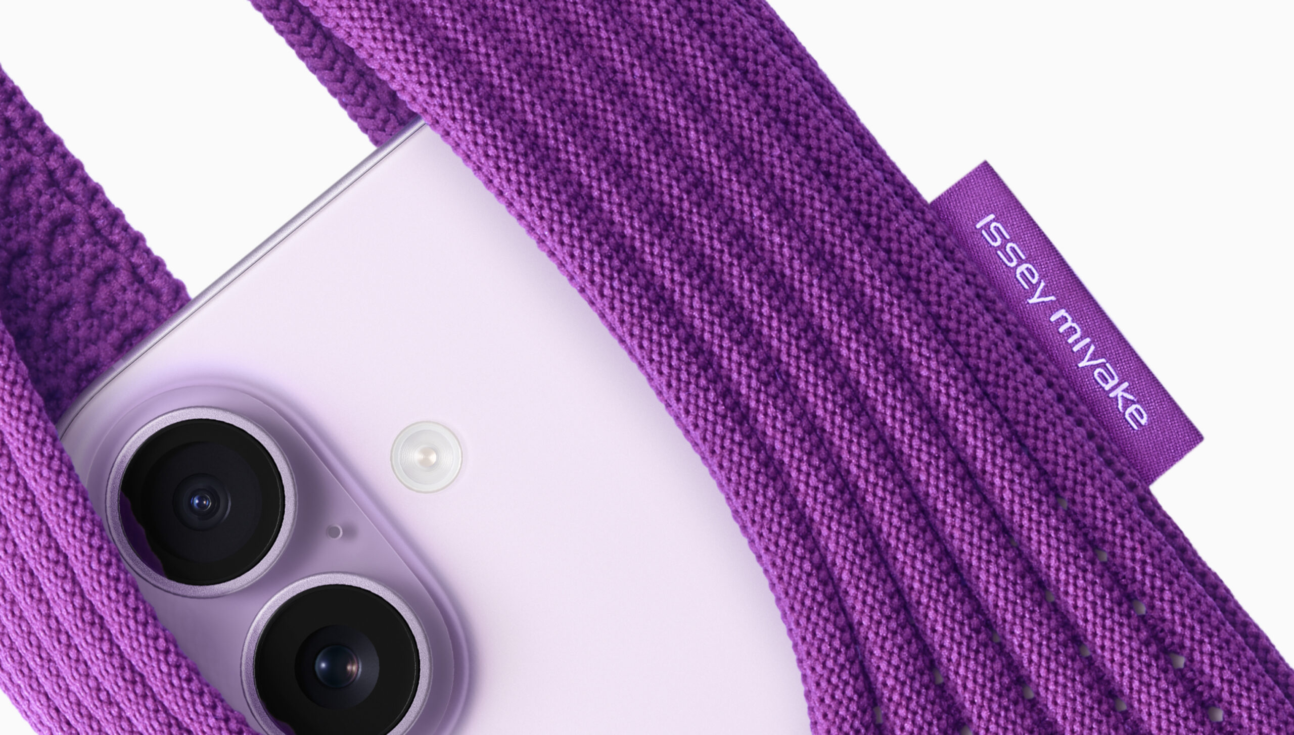 ISSEY MIYAKE 攜手 Apple 推出 iPhone Pocket：重新定義 iPhone 的優雅隨身風格 @3C 達人廖阿輝