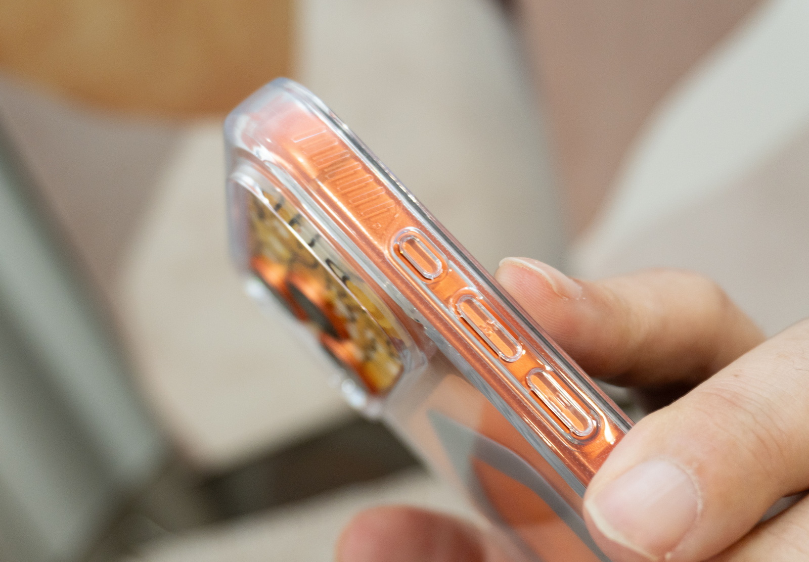 iPhone 透明殼橫評 (1)：八款最新透明保護殼大對決，誰是防摔、抗黃、手感最佳選擇？ @3C 達人廖阿輝