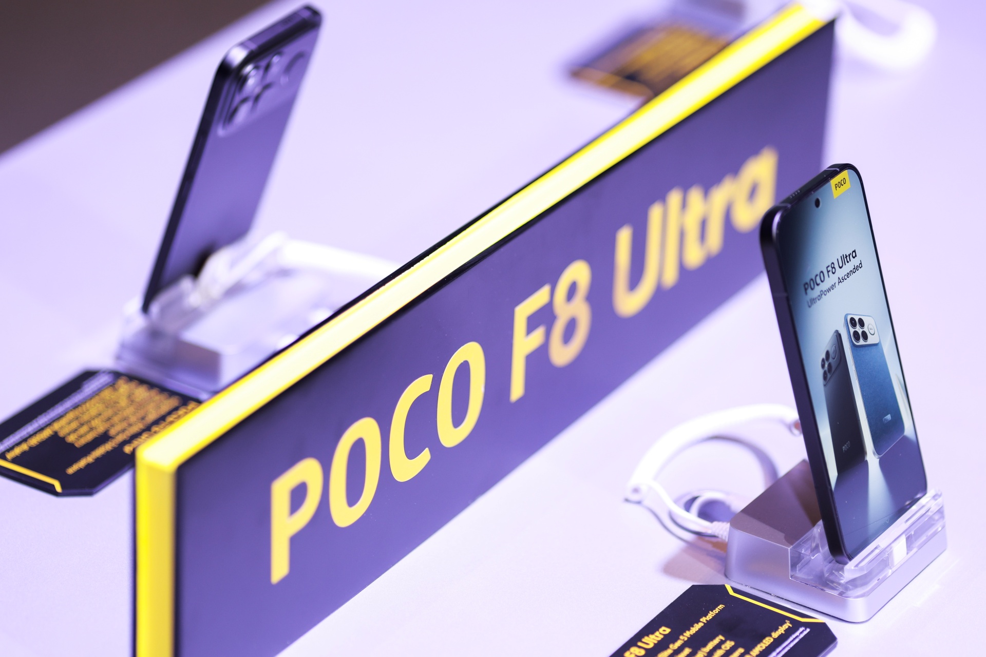 POCO F8 Series 震撼登場　一次滿配四大核心戰力  首發 Snapdragon® 8 Elite Gen 5 × Bose 聯合調音 × 5 倍潛望長焦 × 旗艦 HyperRGB AMOLED 螢幕 首銷限時現折 NT$1,000　最高享 NT$11,000 超值優惠 @3C 達人廖阿輝