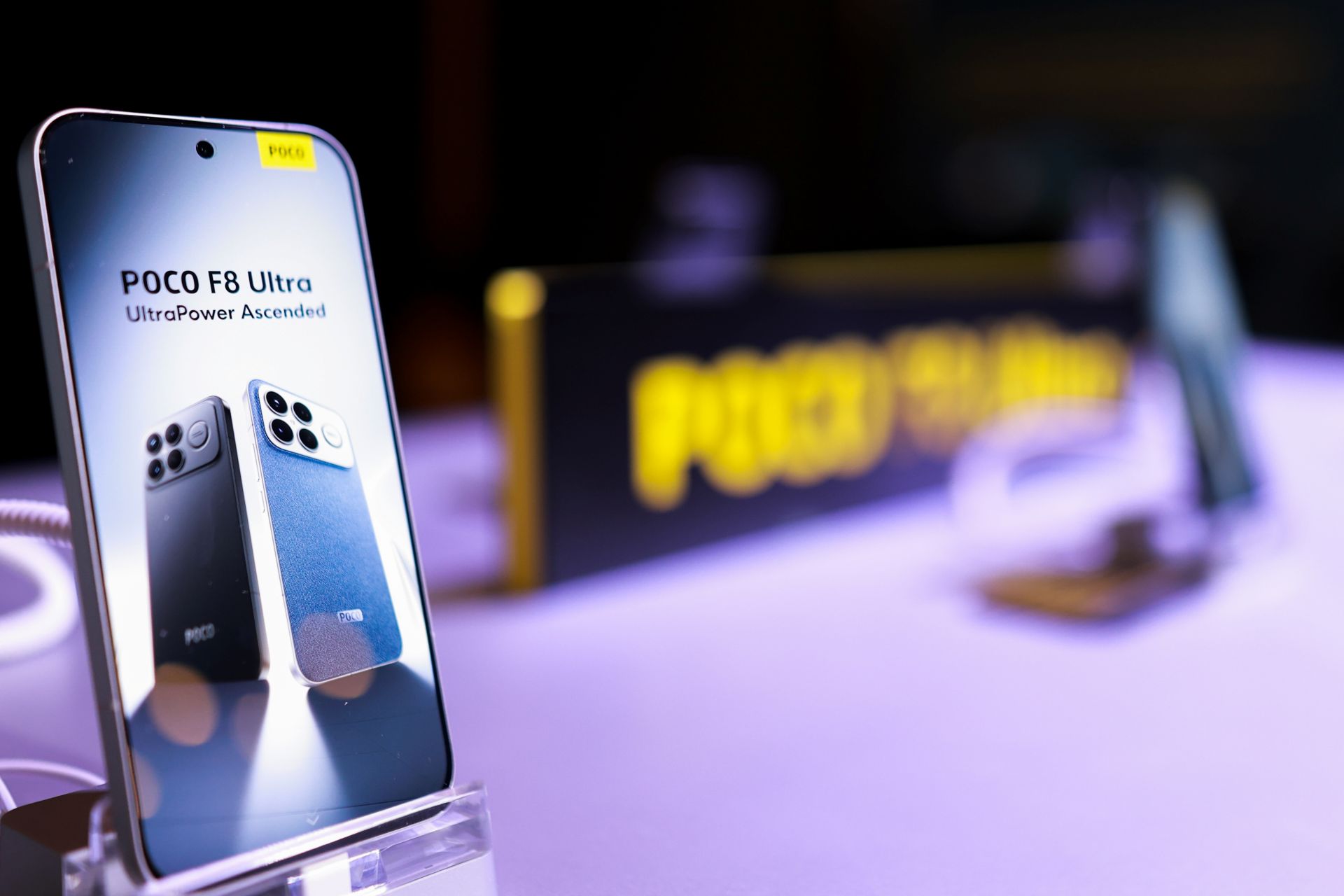 POCO F8 Series 震撼登場　一次滿配四大核心戰力  首發 Snapdragon® 8 Elite Gen 5 × Bose 聯合調音 × 5 倍潛望長焦 × 旗艦 HyperRGB AMOLED 螢幕 首銷限時現折 NT$1,000　最高享 NT$11,000 超值優惠 @3C 達人廖阿輝