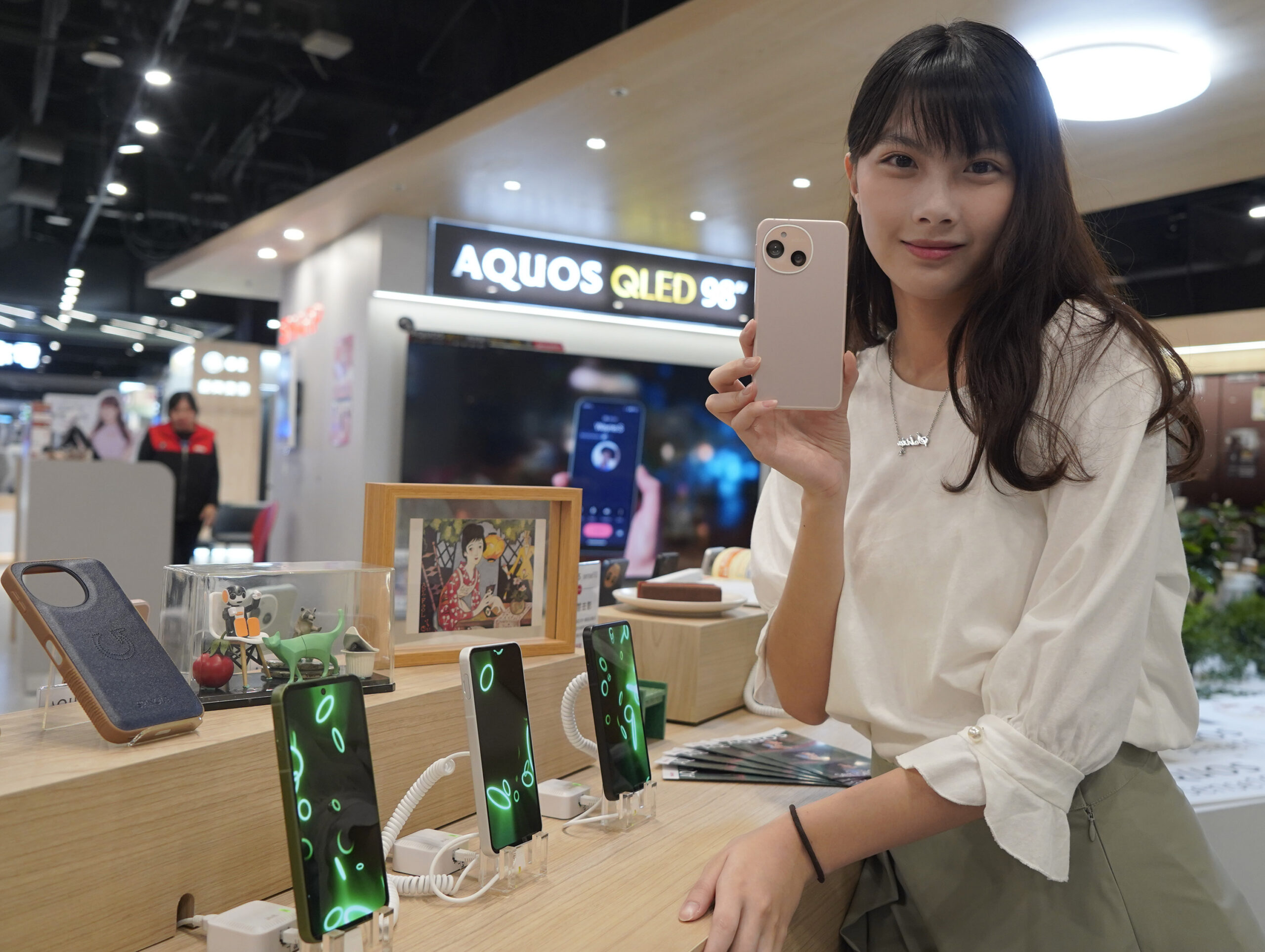 SHARP AQUOS sense10 登台上市　以「半步先行」實踐日系智慧生活美學 最強 AI 無痕機登場　聲音無痕・影像無痕・輕巧無痕　開啟 AI 感知新世代 @3C 達人廖阿輝