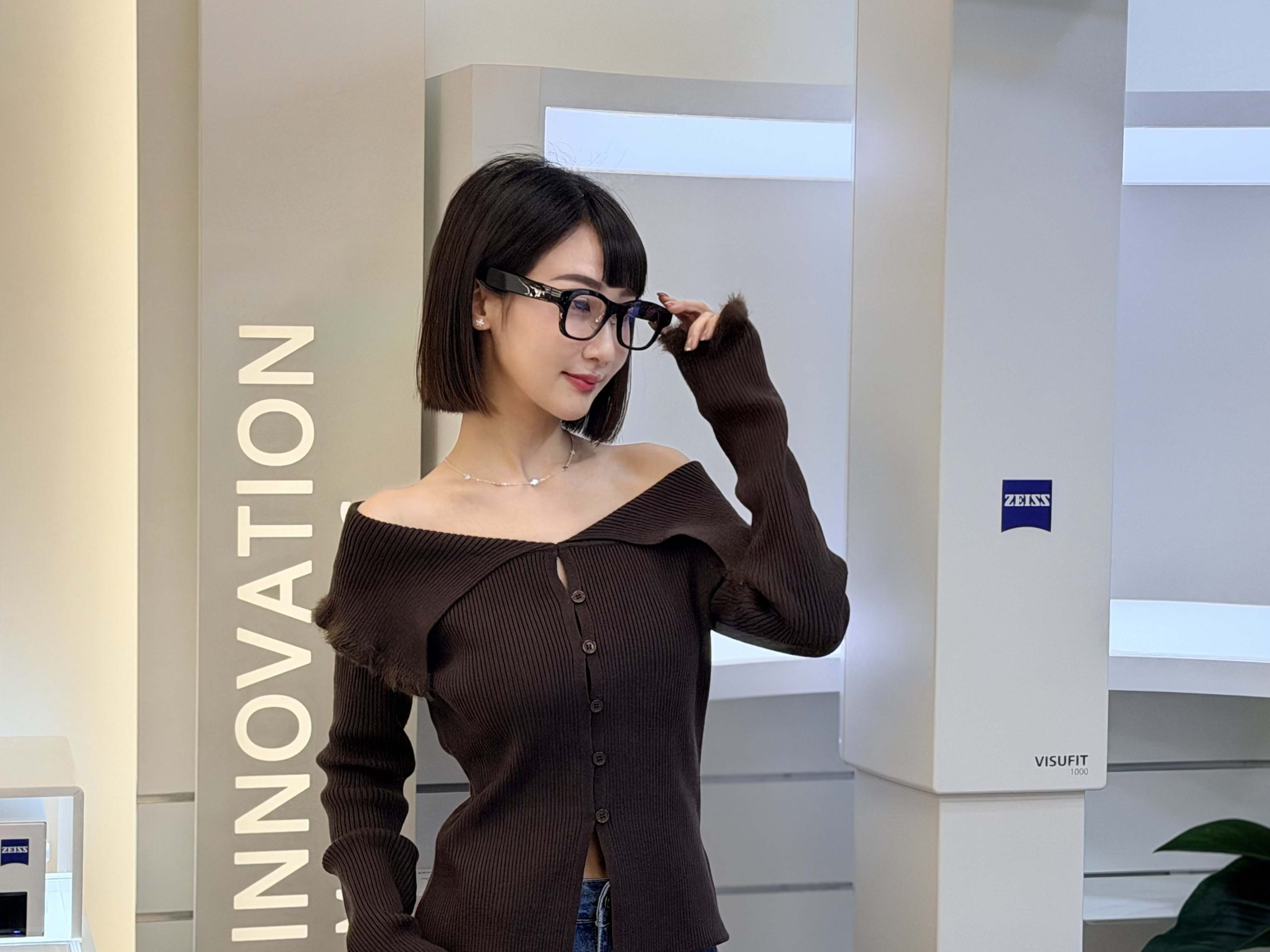 VIVE Eagle 體驗據點全面升級 HTC 攜手台灣大哥大、小林眼鏡與嘉晏光學 全台展示門市突破 336 家　熱門灰色款同步登場 持續深化實體體驗佈局　加速 AI 穿戴生活普及 @3C 達人廖阿輝