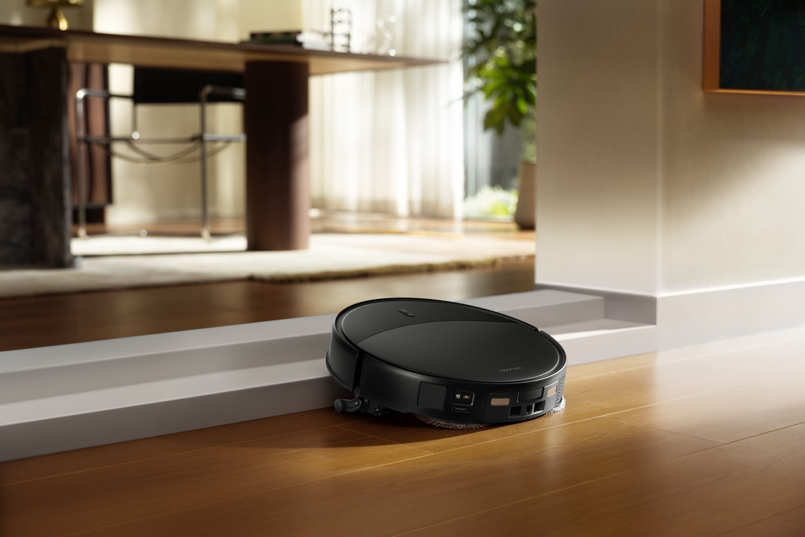 掃地機界 SUV 正式登台！Roborock 旗艦 Saros 20 跨越奇兵台灣全球首賣 雙層門檻 4.5 + 4.3cm 越野級突破　年前年後清掃全面解放 @3C 達人廖阿輝