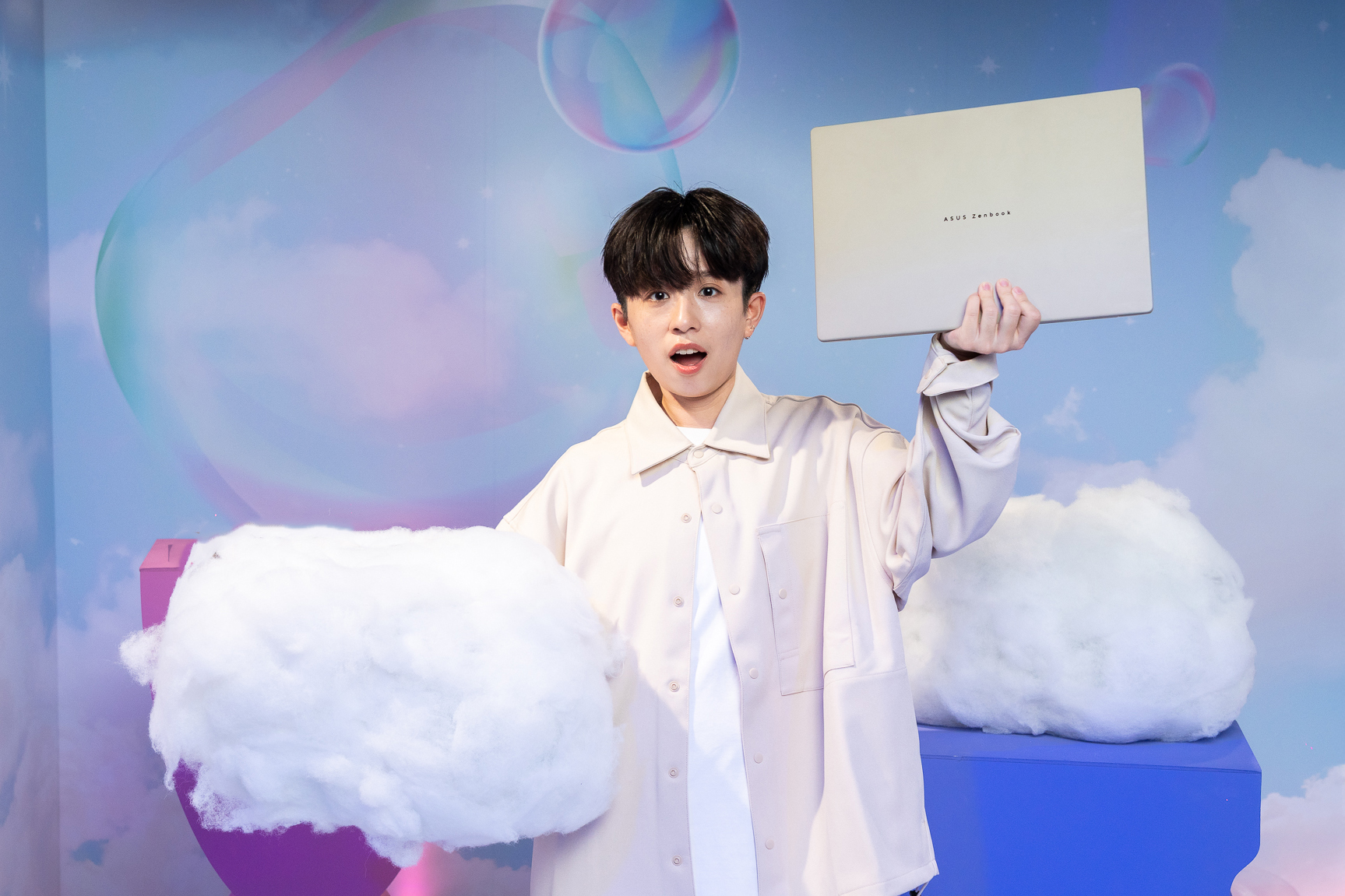 AI 筆電全面進化！ASUS Zenbook A16 輕盈登場 三強聯手打造新世代 AI PC　80 TOPS 算力釋放雙倍生產力 @3C 達人廖阿輝