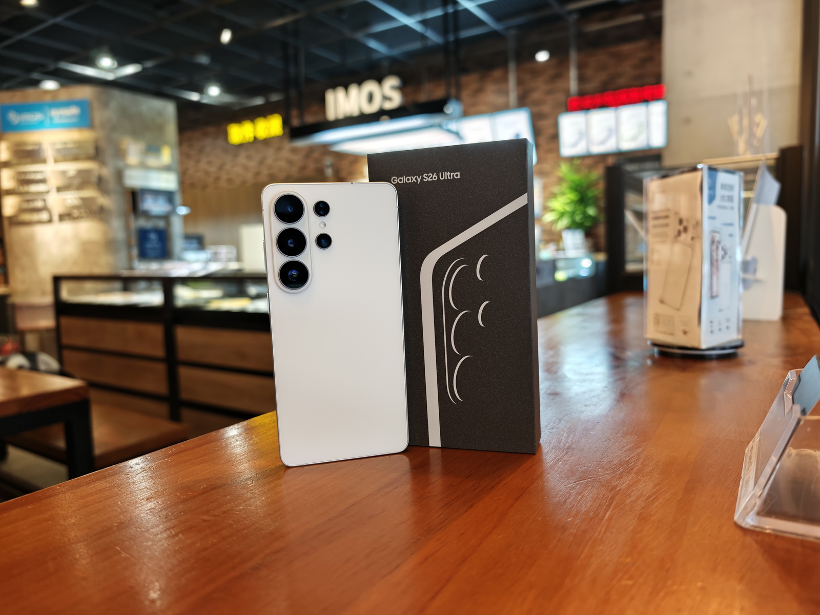 S26 Ultra 入手後必備！iMOS AR 抗反光玻璃保護貼實拍分享、鏡頭保護鏡與透明防摔殼，給你最頂級的完美防護！ @3C 達人廖阿輝