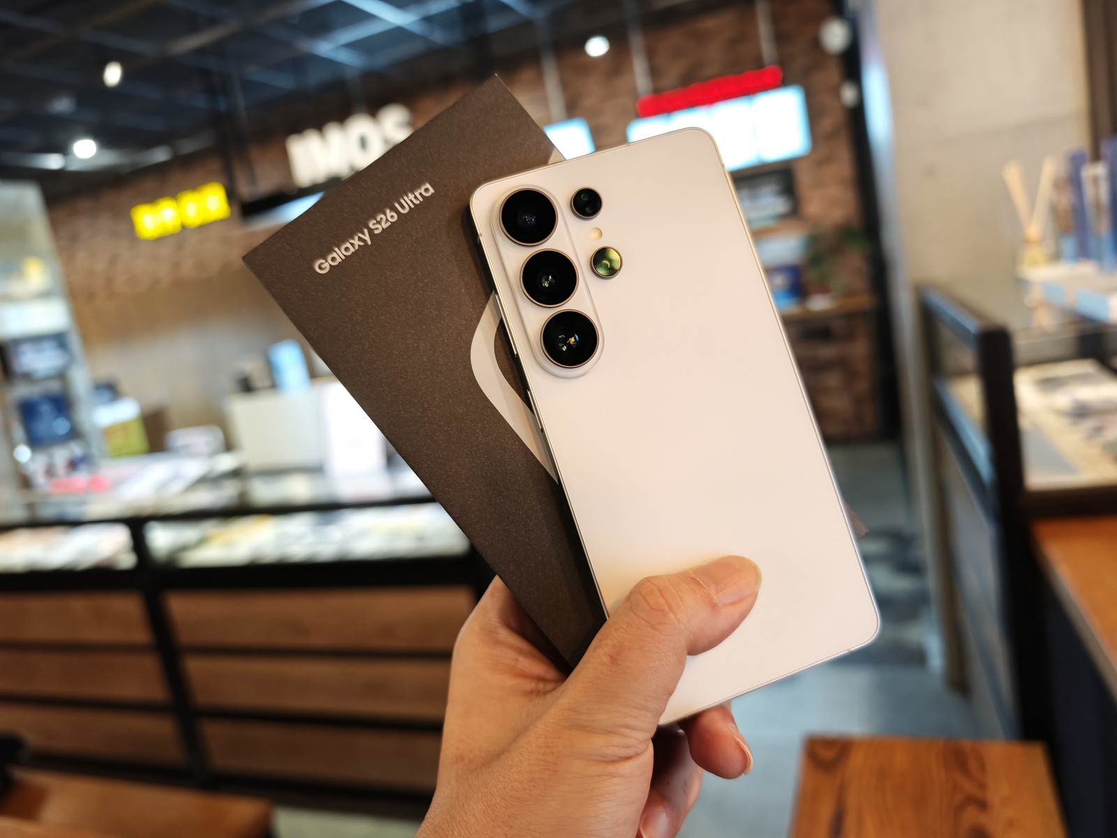 S26 Ultra 入手後必備！iMOS AR 抗反光玻璃保護貼實拍分享、鏡頭保護鏡與透明防摔殼，給你最頂級的完美防護！ @3C 達人廖阿輝