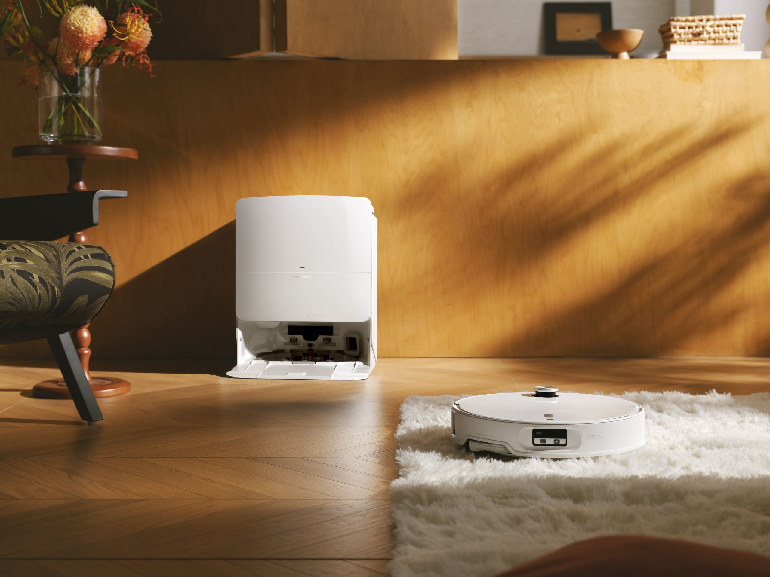 直擊地毯清潔痛點！Roborock 石頭科技 推出 Qrevo Edge 2 Pro 白馬王子 100&deg;C 高溫洗拖＋母嬰寵物雙認證　從地板到地毯全面無死角，打造真正安心的貼地生活環境 @3C 達人廖阿輝