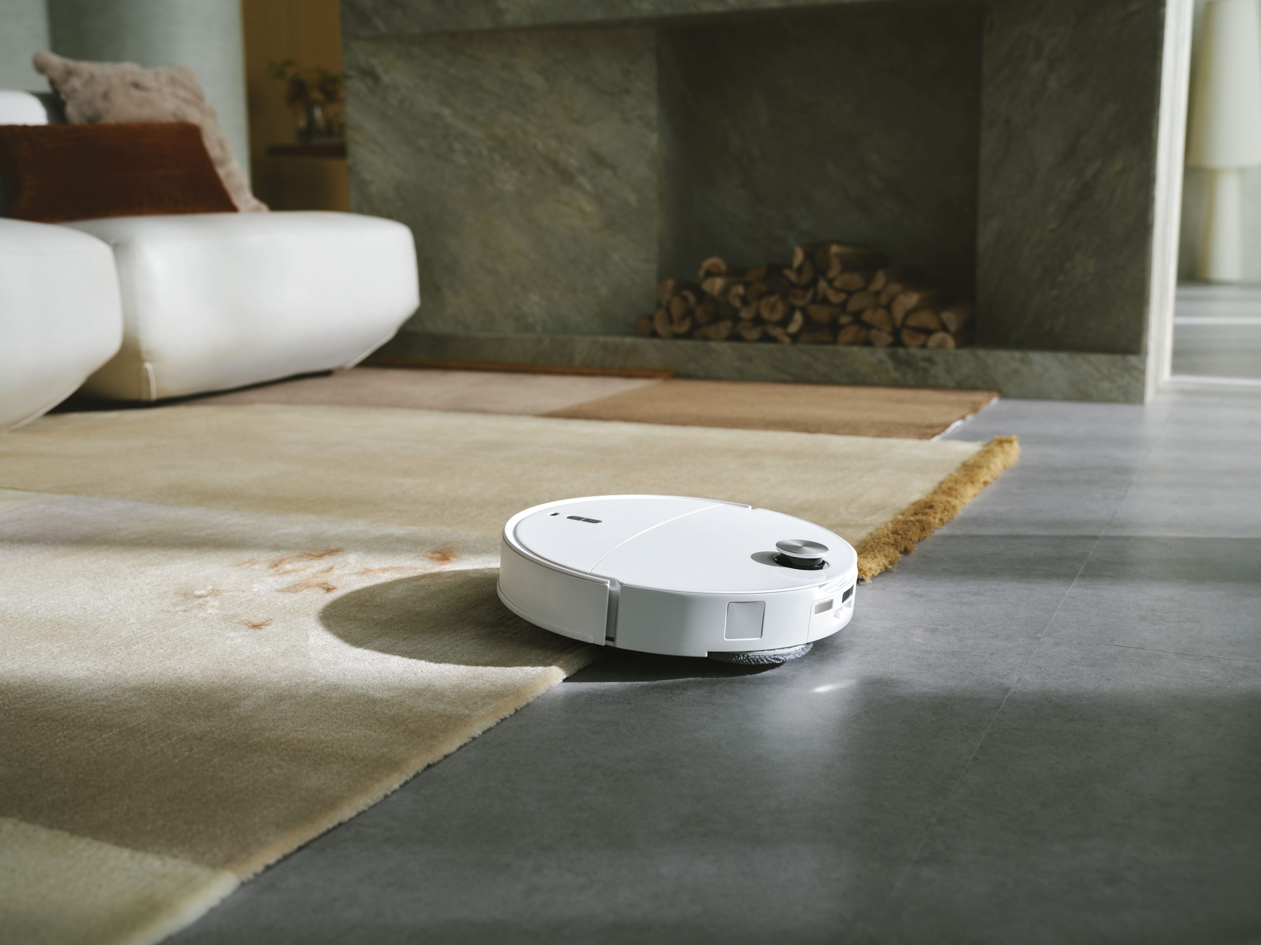 直擊地毯清潔痛點！Roborock 石頭科技 推出 Qrevo Edge 2 Pro 白馬王子 100&deg;C 高溫洗拖＋母嬰寵物雙認證　從地板到地毯全面無死角，打造真正安心的貼地生活環境 @3C 達人廖阿輝