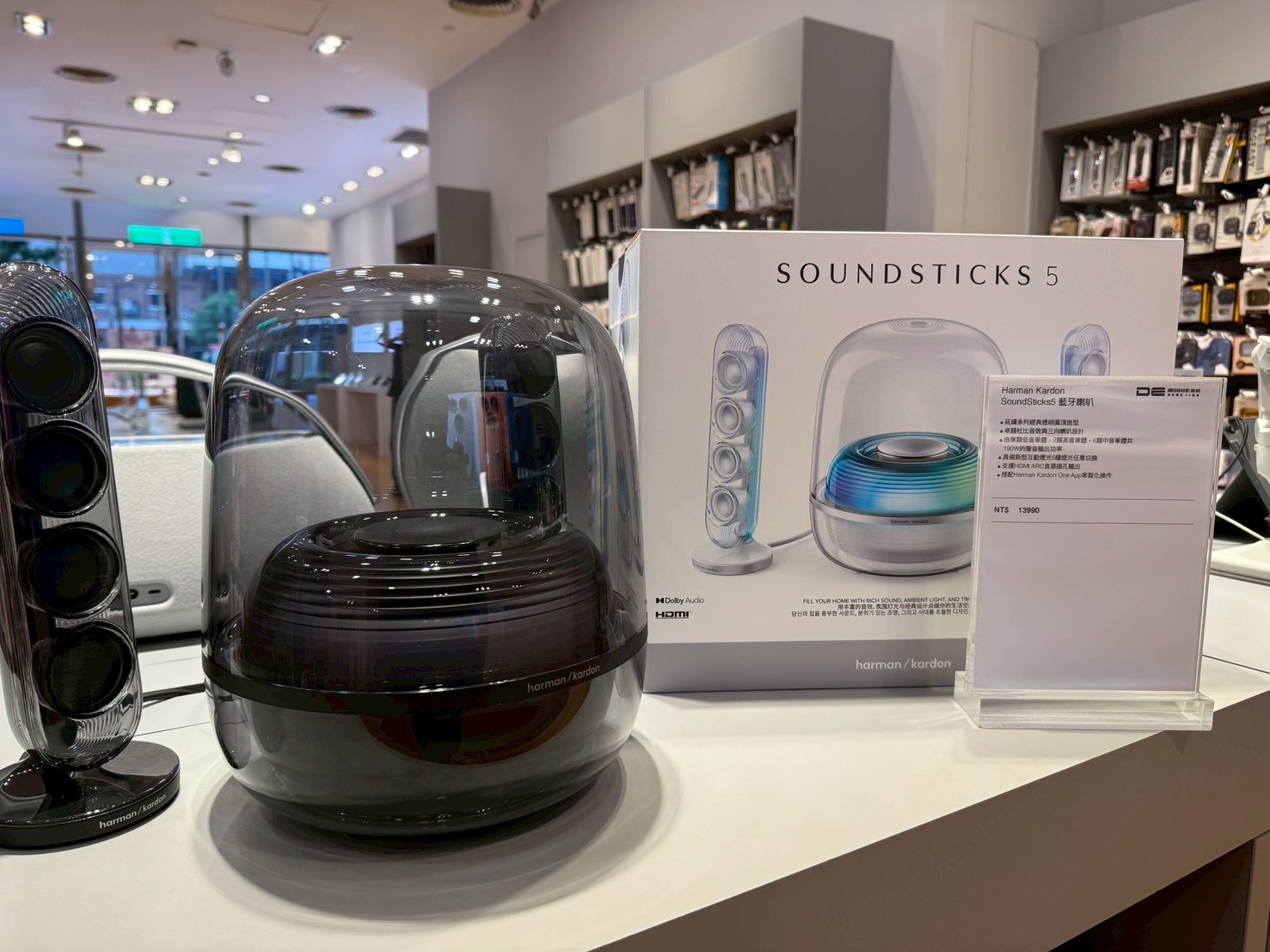 德誼數位進駐台中漢神洲際　打造北台中全新 Apple 體驗據點 限定優惠同步開跑　MacBook Pro 1 元加購 AirPods 4 、電池維修全面降價 @3C 達人廖阿輝