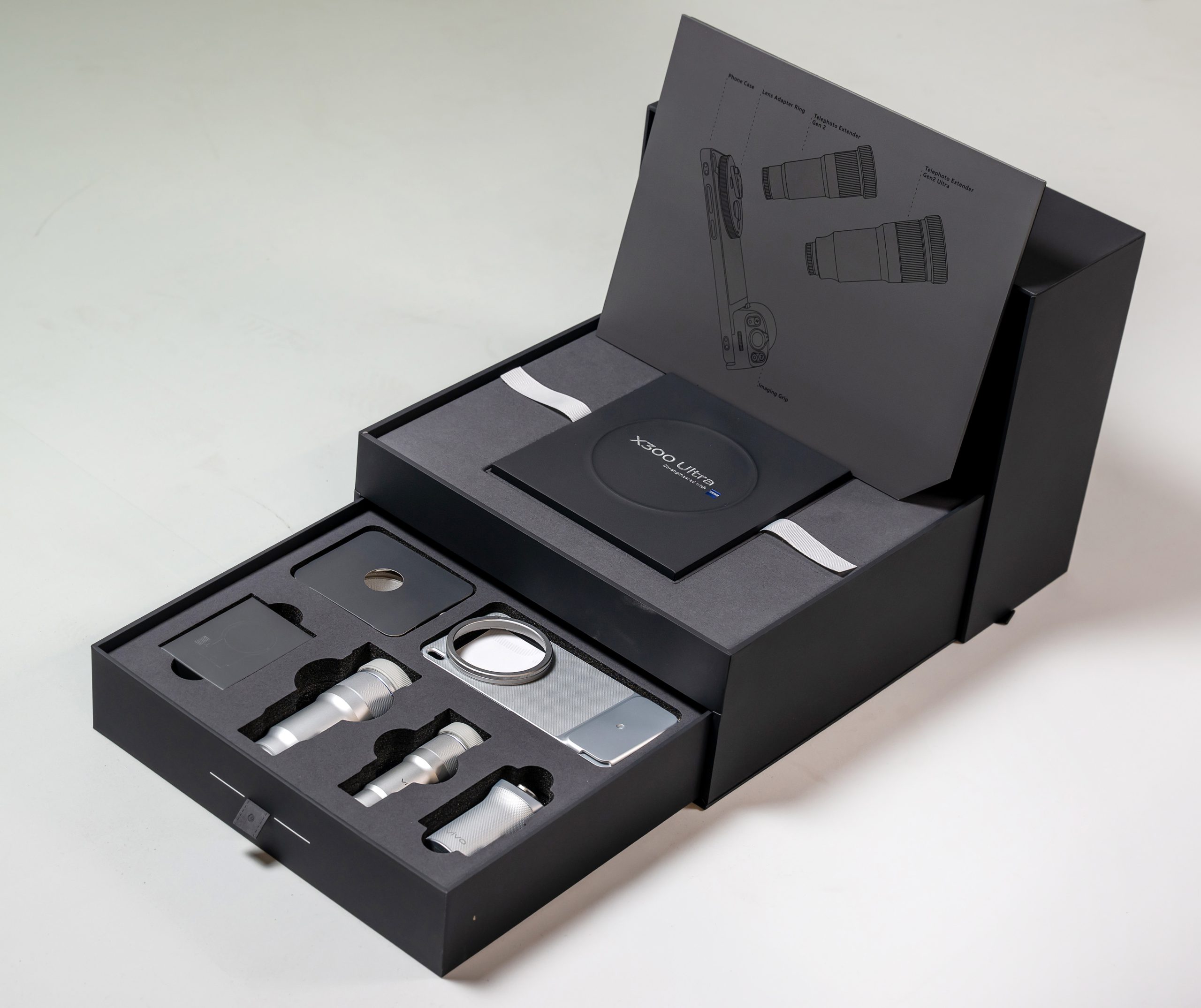 vivo X300 Ultra 震撼登台　專業級「影像 V 單」全面解鎖創作自由&nbsp; 雙兩億畫素蔡司鏡頭＋8100mm 超長焦段　打造口袋級全能攝影機 @3C 達人廖阿輝