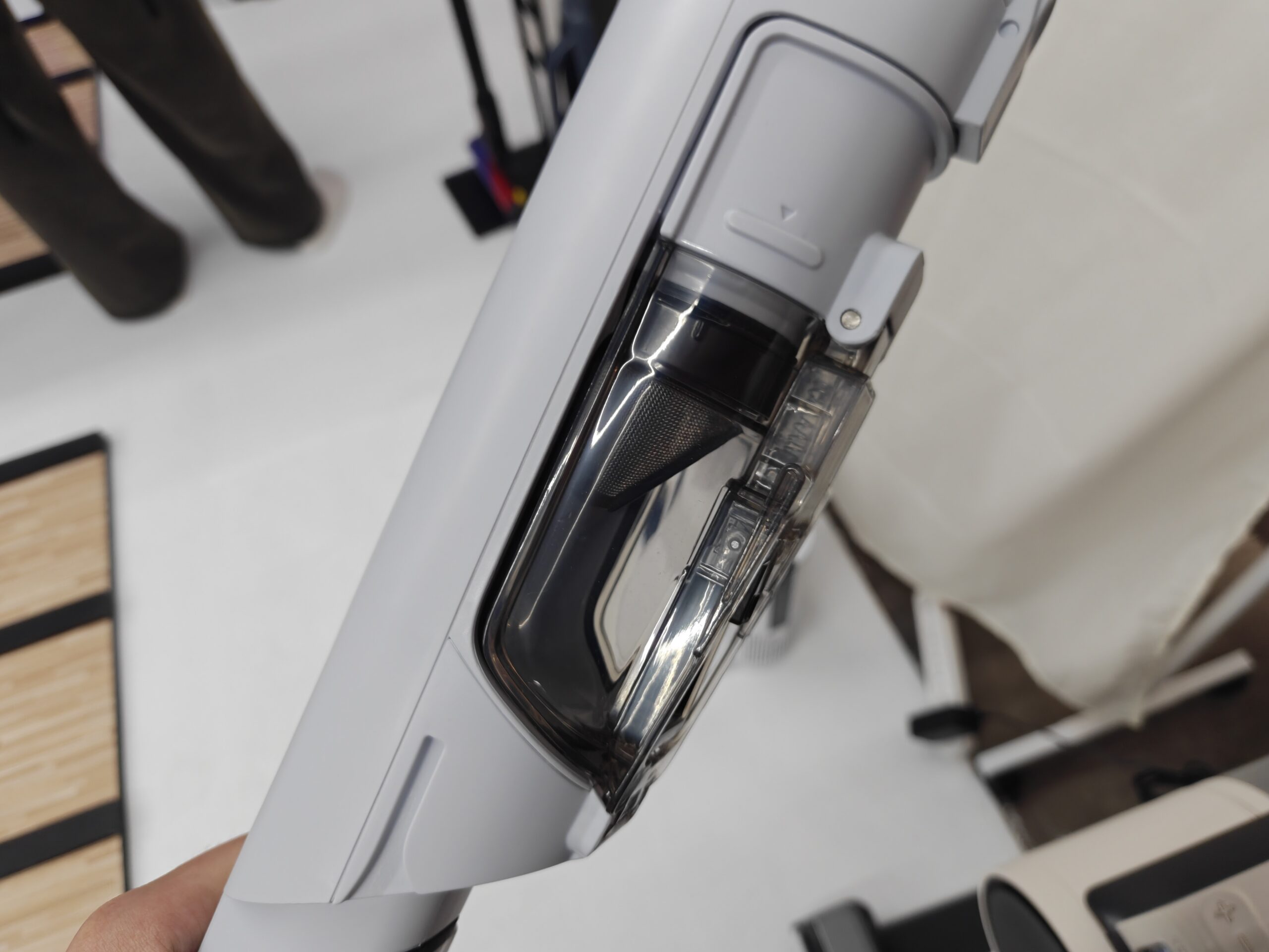 日系典雅、輕量好上手：Shark EVOPOWER SYSTEM NEO+ 自動集塵無線吸塵器登台體驗 @3C 達人廖阿輝