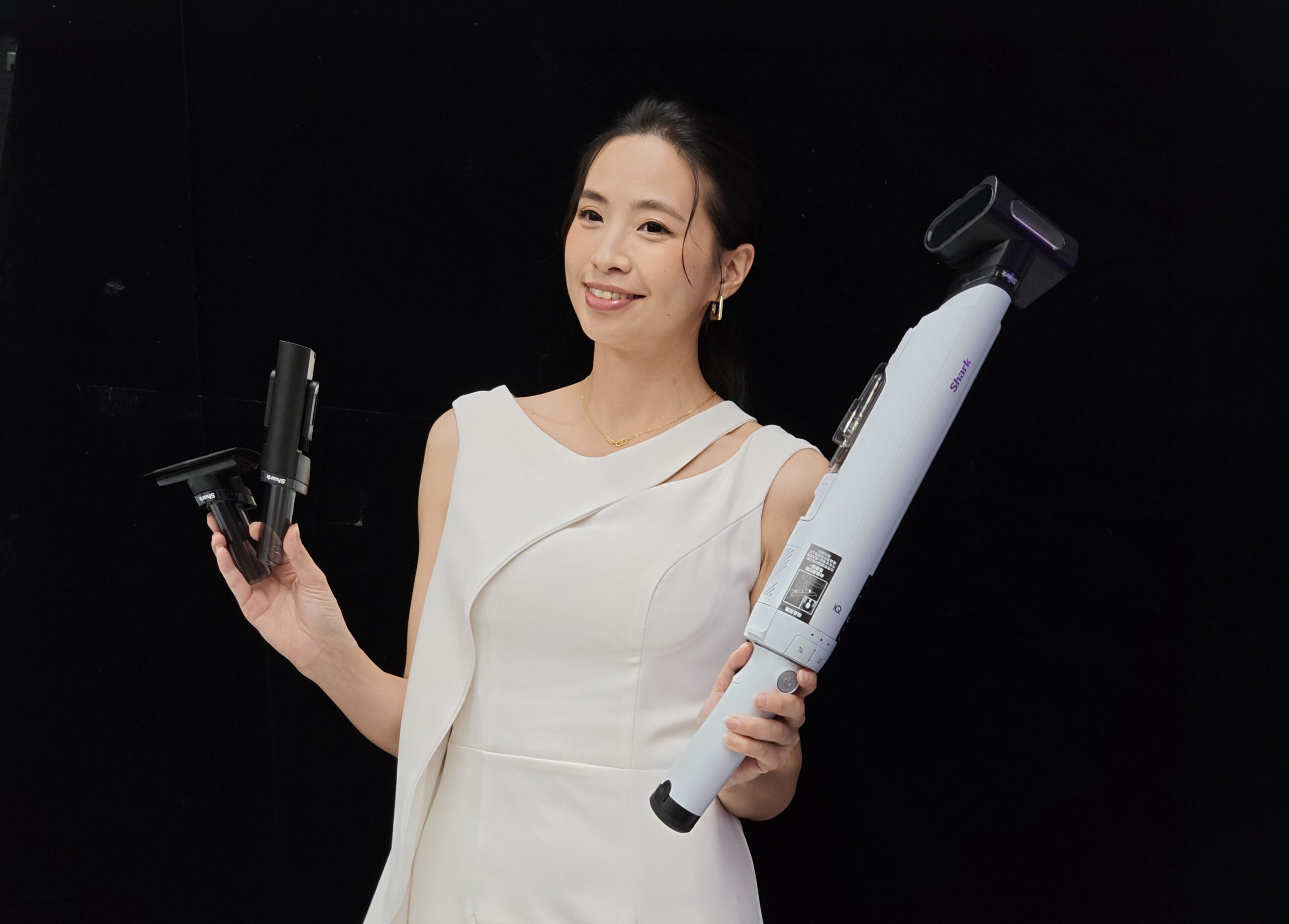 日系典雅、輕量好上手：Shark EVOPOWER SYSTEM NEO+ 自動集塵無線吸塵器登台體驗 @3C 達人廖阿輝