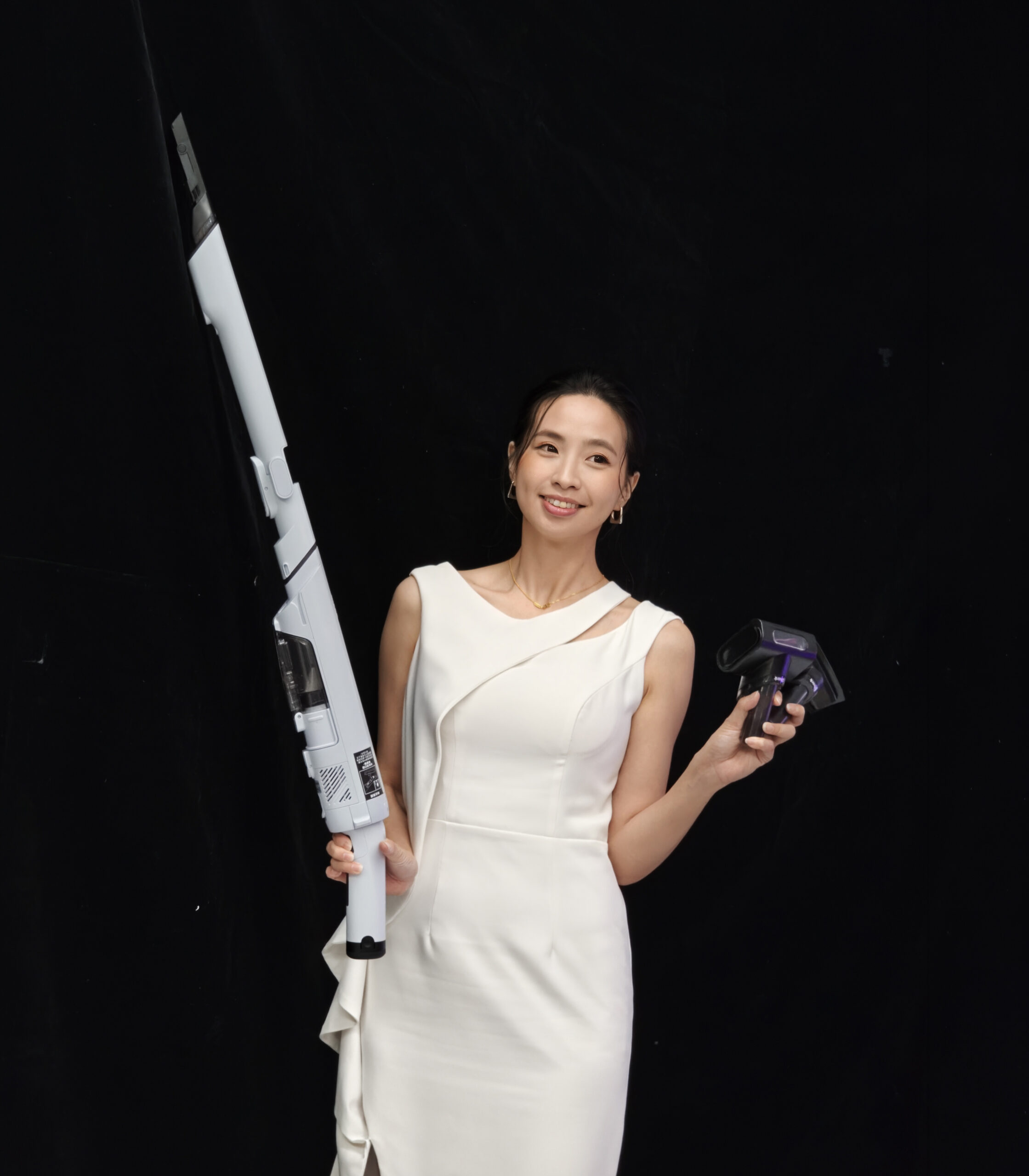 日系典雅、輕量好上手：Shark EVOPOWER SYSTEM NEO+ 自動集塵無線吸塵器登台體驗 @3C 達人廖阿輝