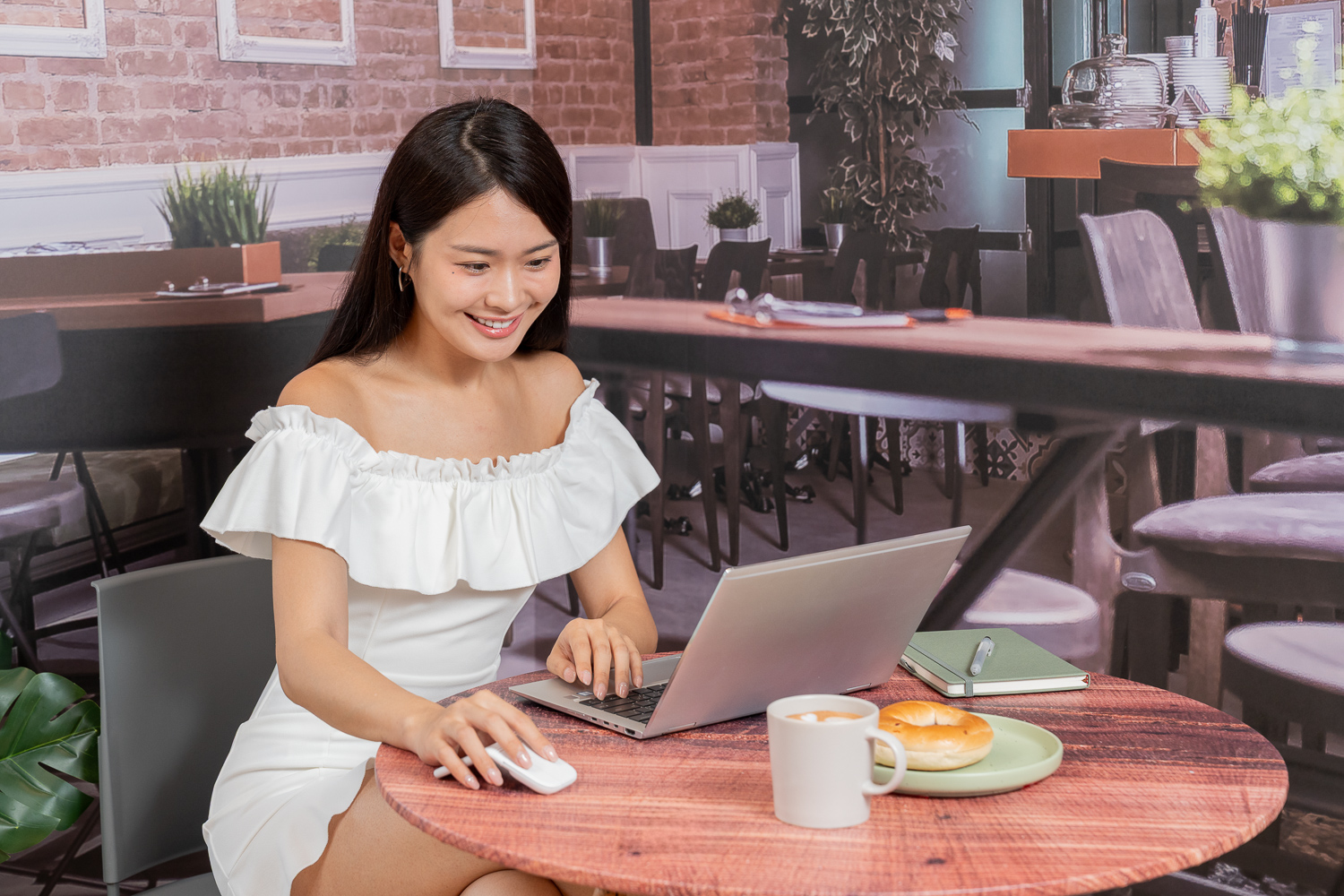 Logitech 首款 Mobi 無線摺疊滑鼠登場!摺疊設計輕鬆隨行 Spotlight 2 與足球限定鍵帽同步亮相 @3C 達人廖阿輝 Logitech 首款 Mobi 無線摺疊滑鼠登場!摺疊設計輕鬆隨行 Spotlight 2 與足球限定鍵帽同步亮相 @3C 達人廖阿輝