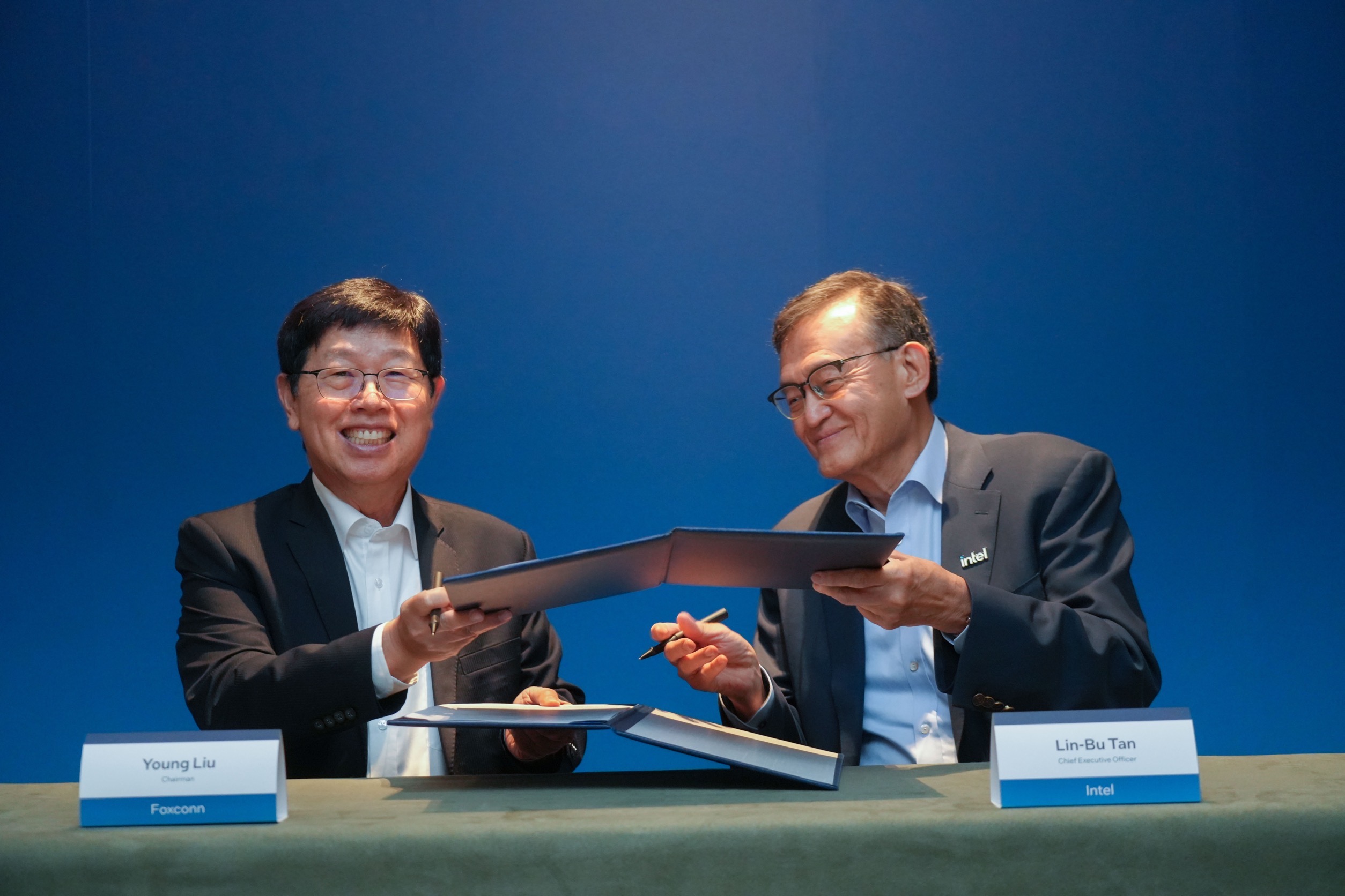 鴻海攜手英特爾深化 AI 戰略合作　共築 AI Rack 、 Edge AI 與 Physical AI 次世代生態系　結合晶片、系統整合與全球製造優勢　加速 AI 基礎建設與智慧應用全面落地 @3C 達人廖阿輝