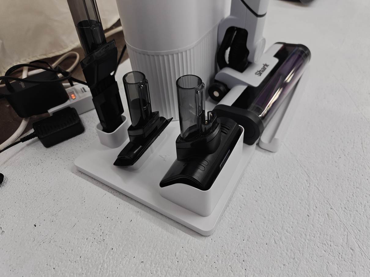 日系典雅、輕量好上手：Shark EVOPOWER SYSTEM NEO+ 自動集塵無線吸塵器登台體驗 @3C 達人廖阿輝