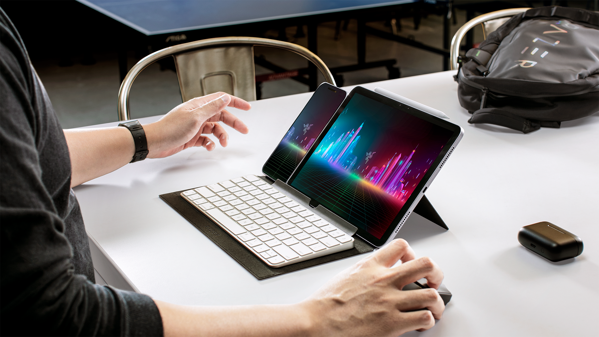Razer 推出 Travel Case Folio for Portable Keyboards　一體兼具保護、支架與行動辦公體驗　超薄 PU 皮革設計打造便攜式鍵盤最佳拍檔　支援多角度支撐平板與掌機　滿足玩家、創作者與行動工作需求 @3C 達人廖阿輝