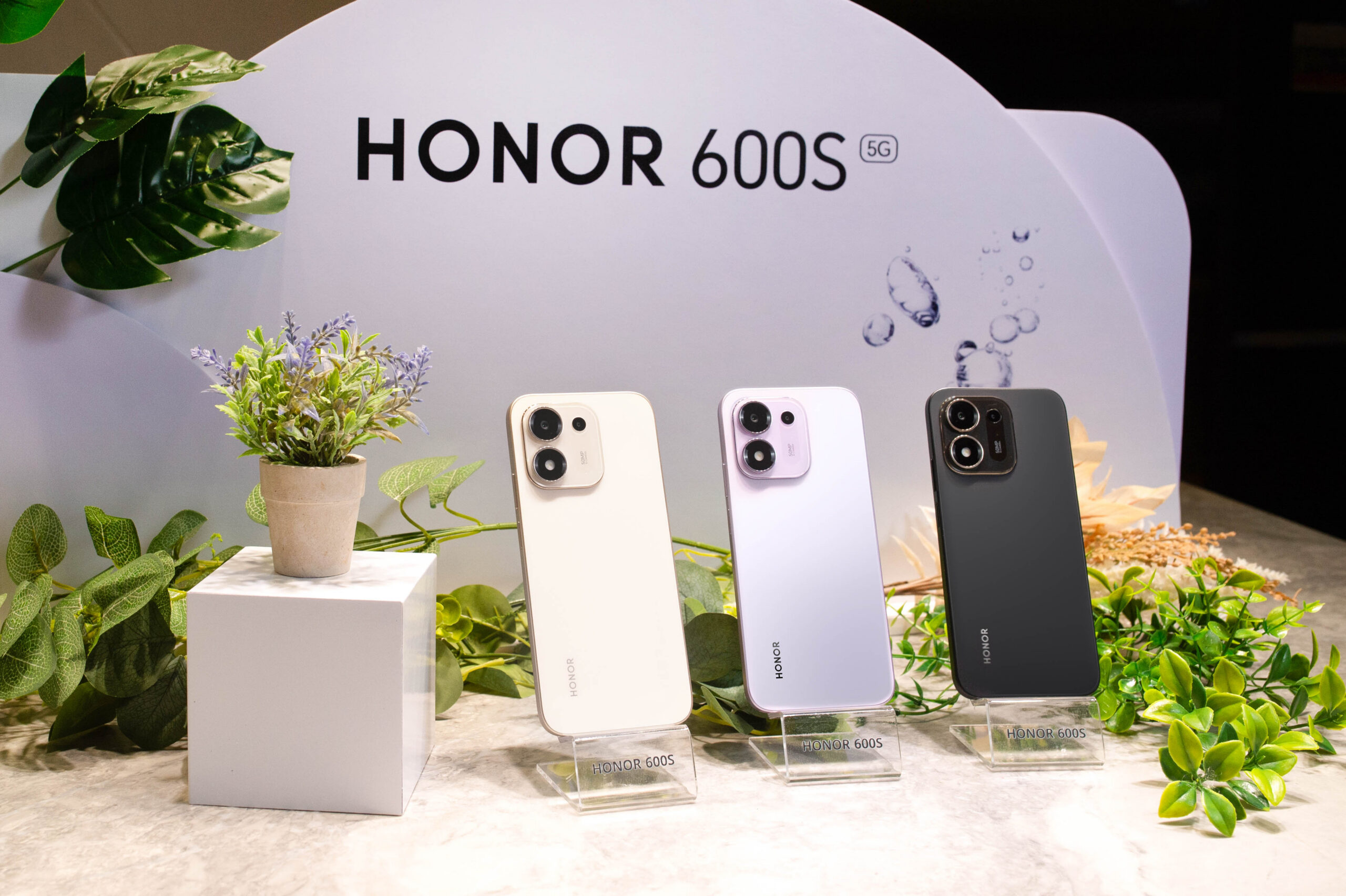 HONOR 攜手味全龍進軍台北大巨蛋　以科技應援熱血賽季　HONOR 600 Lite 、 600S 同步登場　旗艦級 AI 、大電量與高規防護打造球迷應援神隊友 @3C 達人廖阿輝