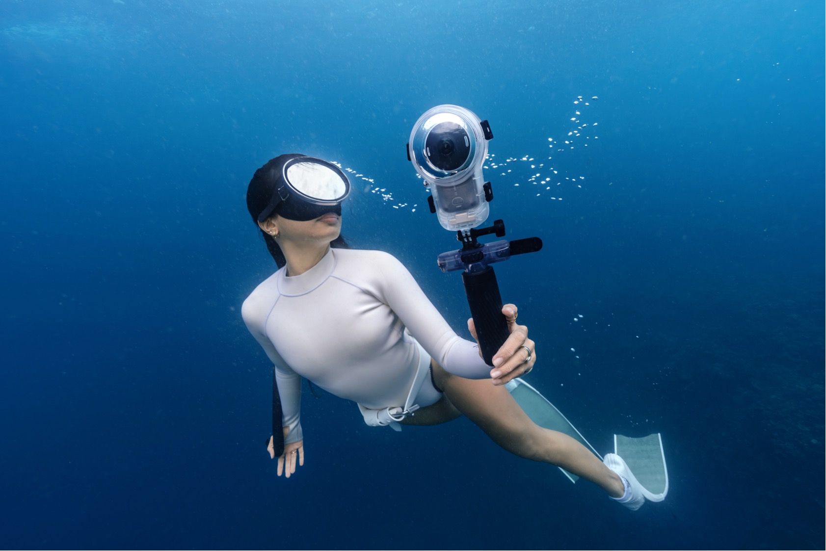 Insta360 X6 正式登場：十年全景影像技術集大成，一機三用重新定義 360&deg; 拍攝　8K 全景、 AI 自動剪輯、空間捕捉一次到位　X6 8 月 12 日正式開賣，售價 21,700 元起 @3C 達人廖阿輝