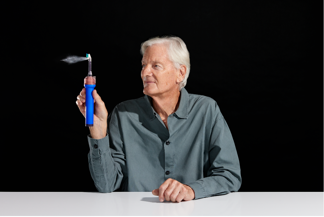 再拓全新領域！Dyson CameraJet&trade; 微鏡噴射電動牙刷全球發表　十年研究成果正式問世　首款搭載鏡頭的牙刷，整合沖牙、刷牙與漱口，打造全新「沖、刷、漱」潔牙體驗 @3C 達人廖阿輝